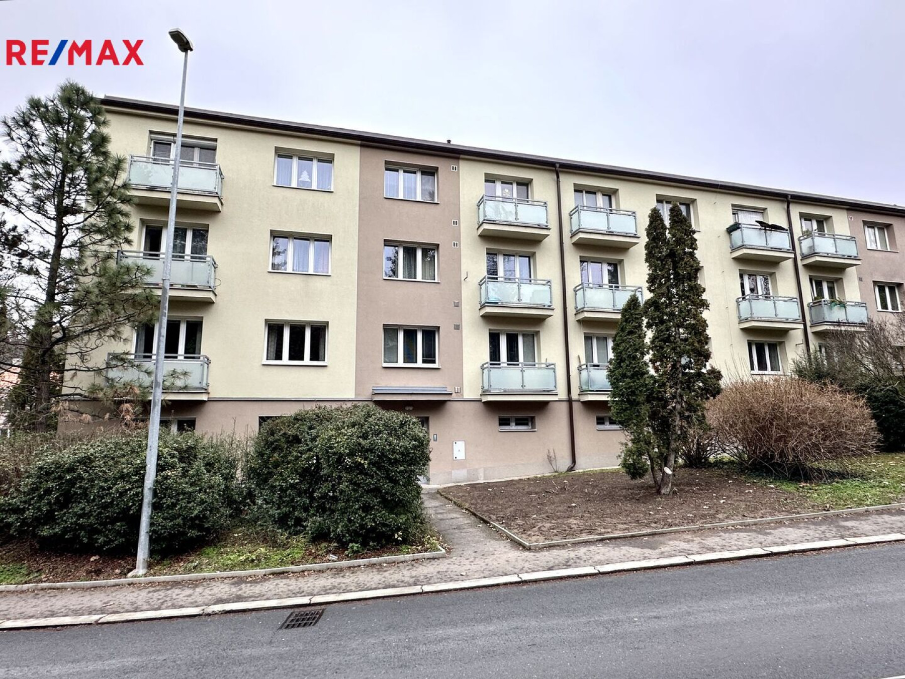 Prodej prostorného světlého bytu 3+1/B, Praha 4 - Podolí