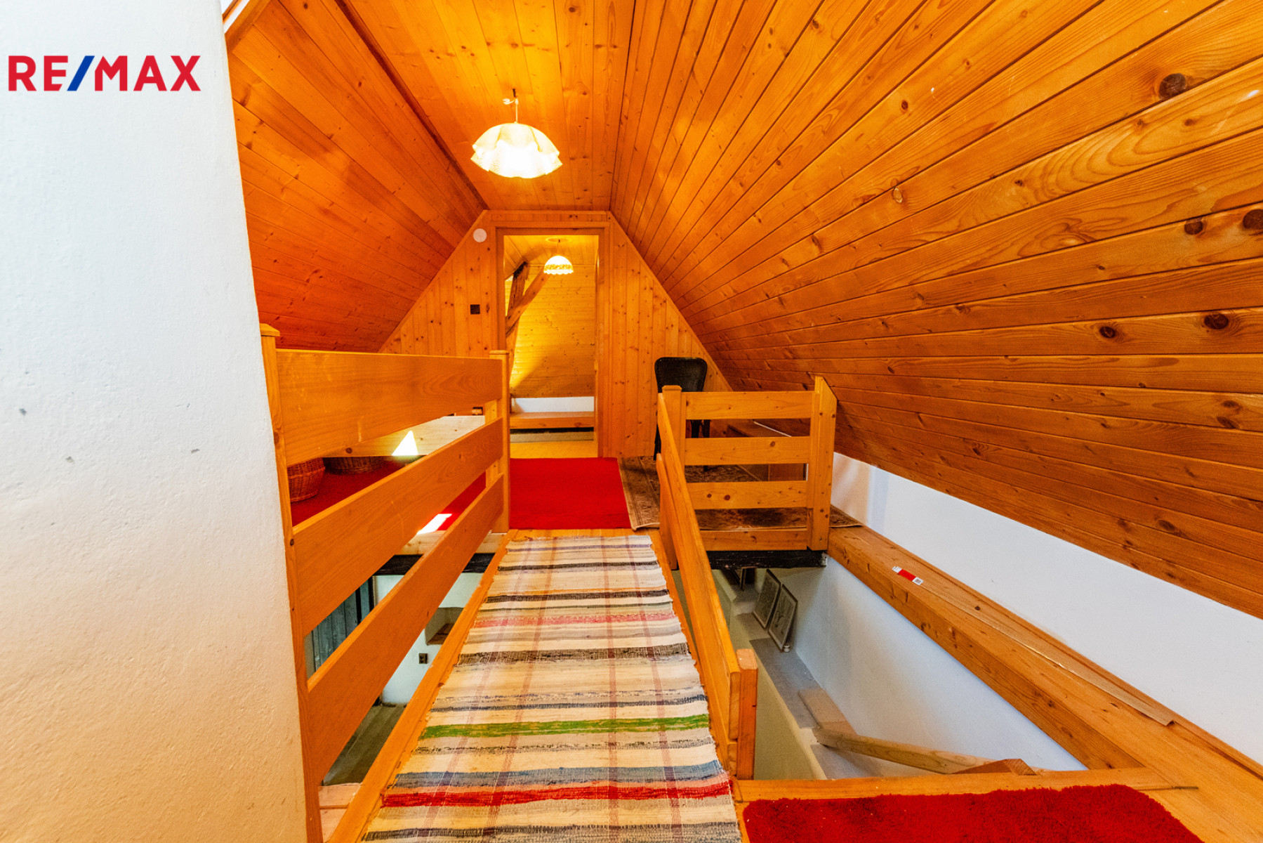 Stylová tradiční patrová chalupa s vnitřním čtvercovým dvorem, pozemek 1 264 m², Široký důl Polička