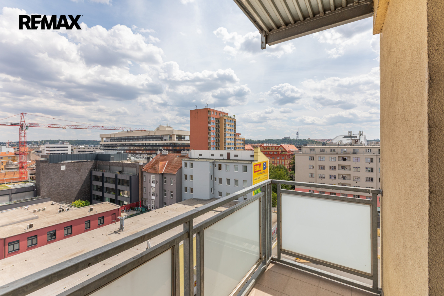 Pronájem mezonetu 2+kk se dvěma balkony a parkovacím stáním
