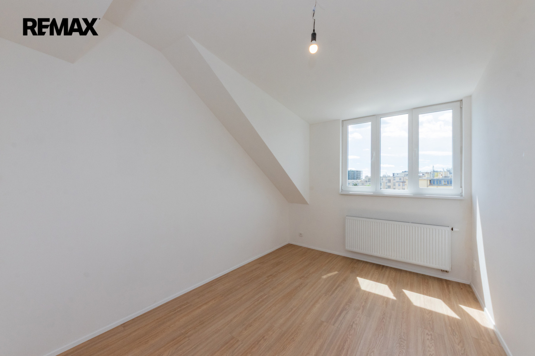 Mezonet 3+kk/galerie/sklep 71,9 m² OV cihla výtah jih výhled Jeseniova metro A Želivského 5 min