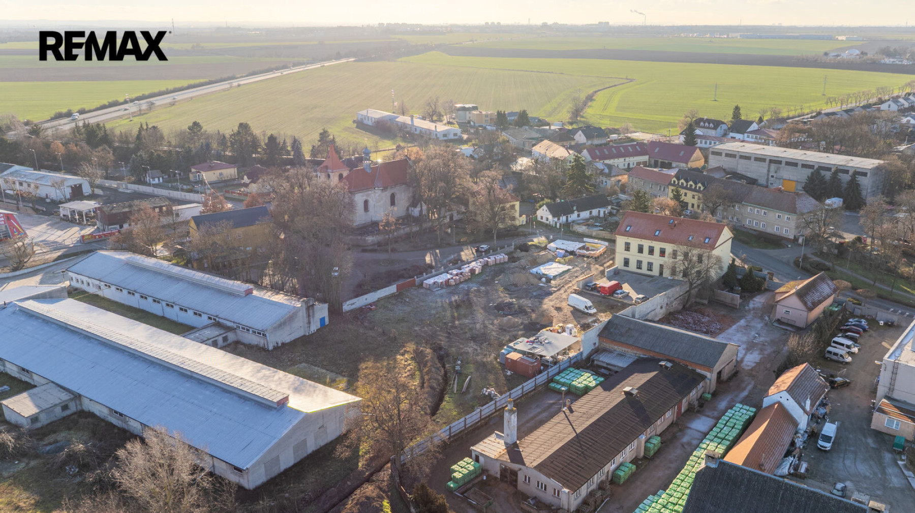Prodej stavebního pozemku ve Svémyslicích, Praha - východ