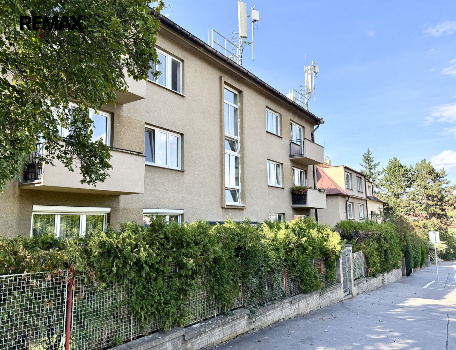 Prodej prostorného bytu 2+1 s balkonem a sklepem, Praha 4 - Krč