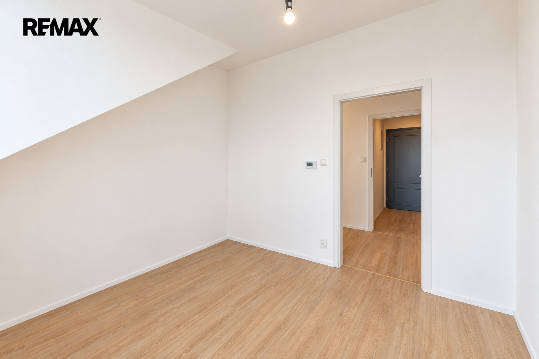 Rohový 2+kk/sklep 47,7 m² OV cihla výtah jih západ výhled Jeseniova metro A Želivského 5 min
