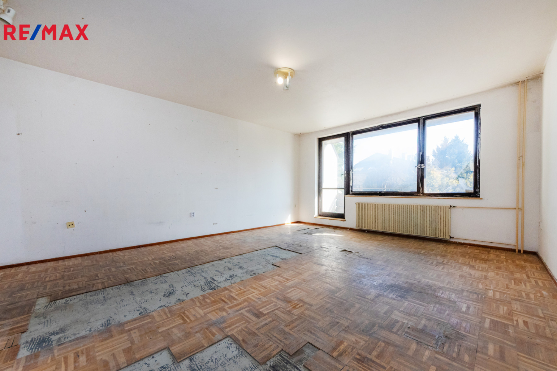 Rohový řadový RD 229 m² 2x lodžie garáž zahrada 311 m² původní stav Součkova Řepy