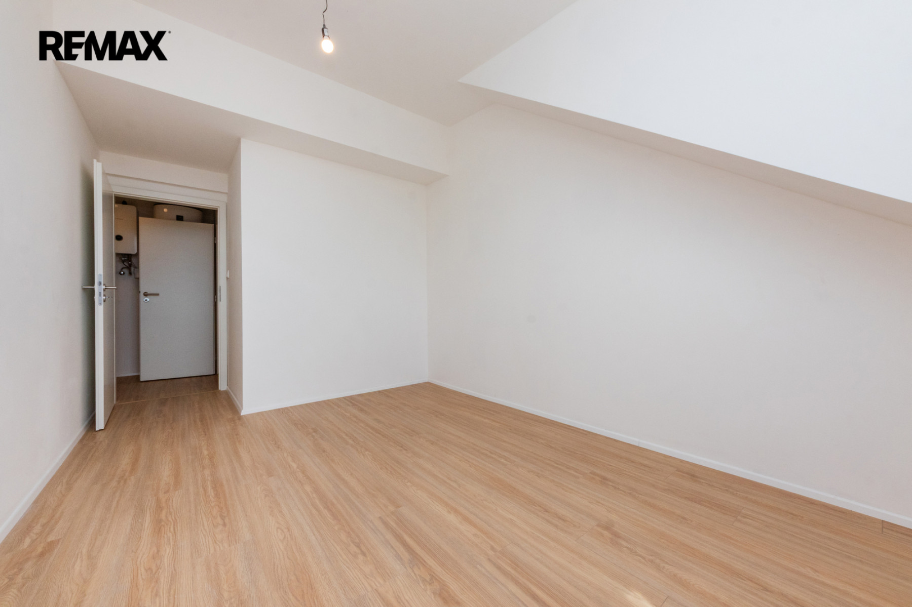 Mezonet 3+kk/galerie/sklep 71,9 m² OV cihla výtah jih výhled Jeseniova metro A Želivského 5 min