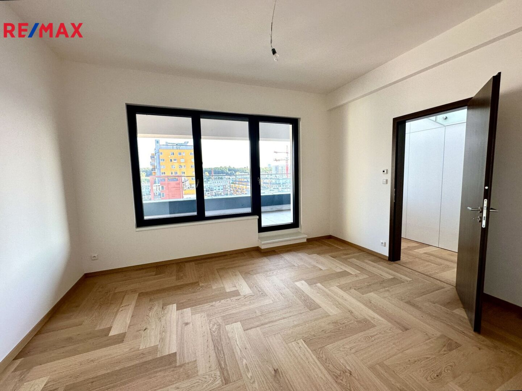 Zcela nový luxusní byt 4+kk, 3 terasy a sklep, Praha 9 - Vysočany