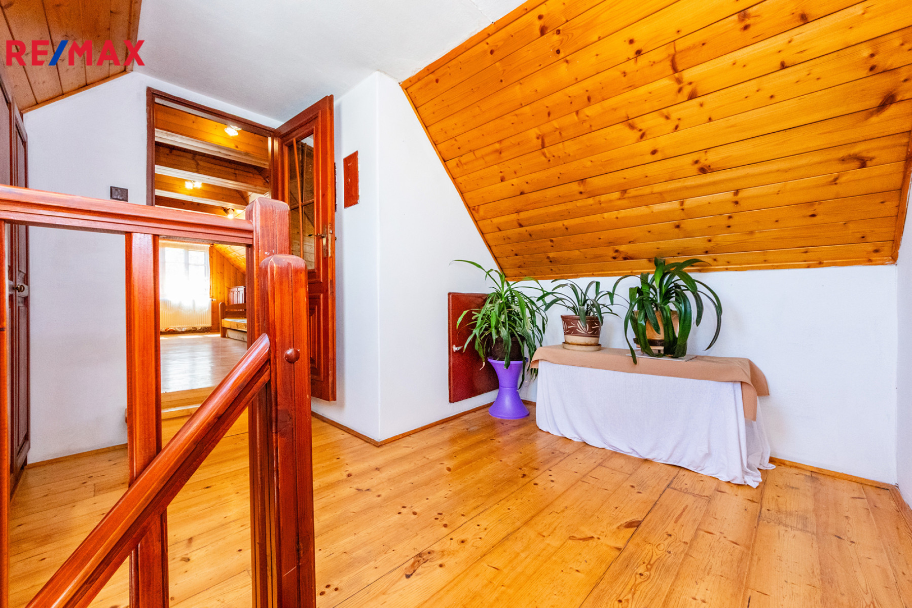 Stylová tradiční patrová chalupa s vnitřním čtvercovým dvorem, pozemek 1 264 m², Široký důl Polička