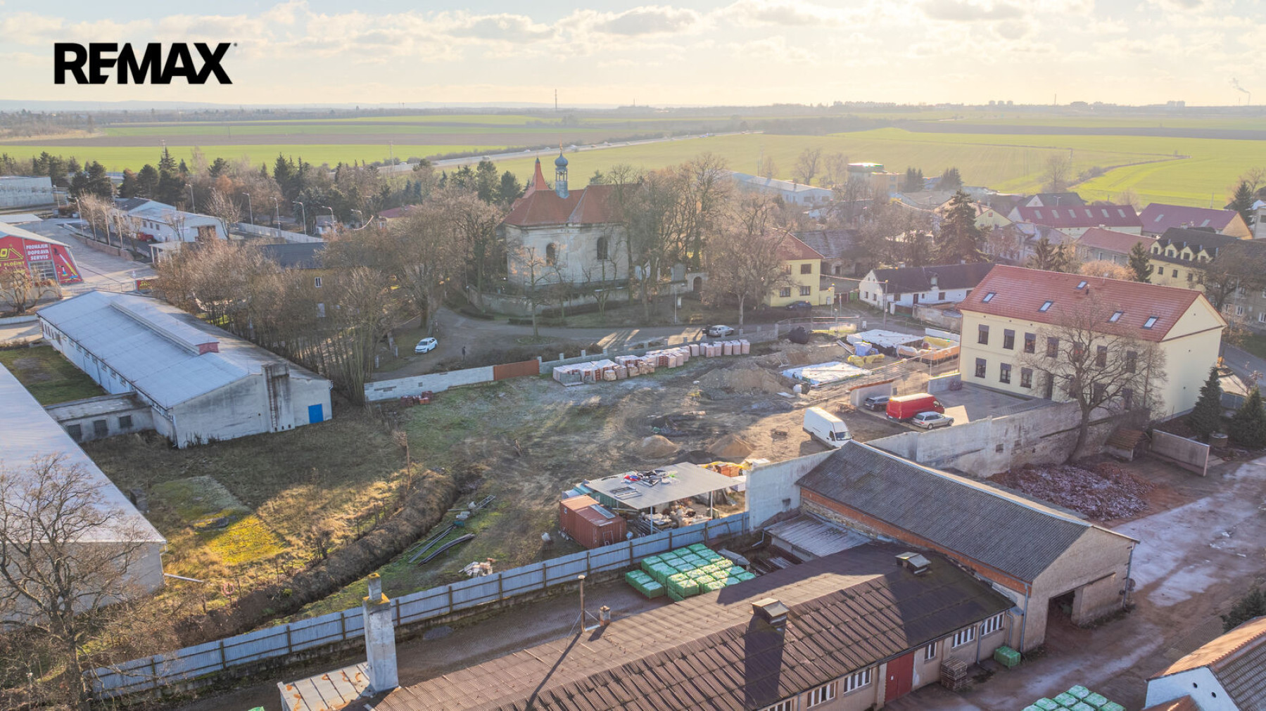 Prodej stavebního pozemku ve Svémyslicích, Praha - východ