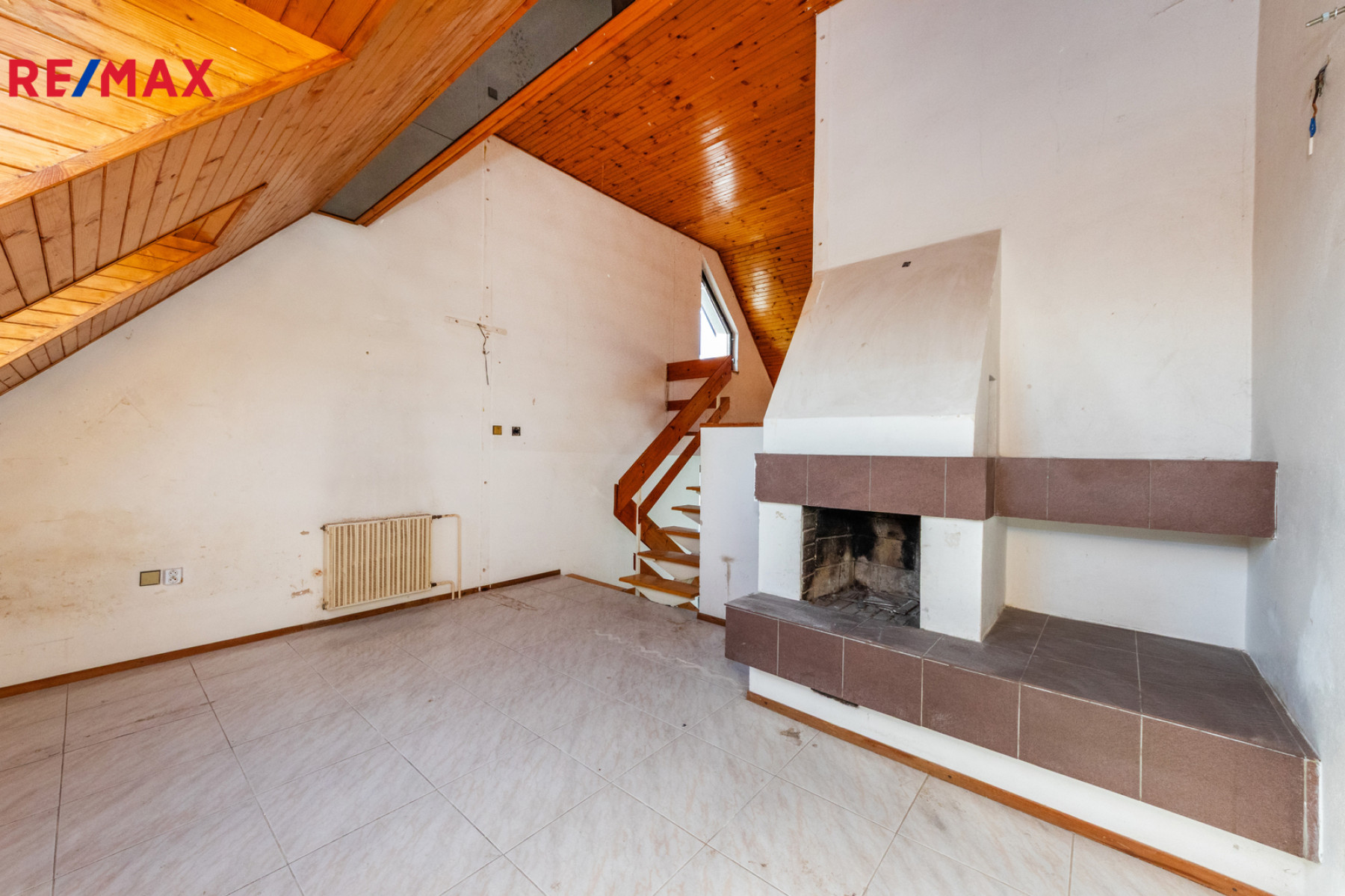 Rohový řadový RD 229 m² 2x lodžie garáž zahrada 311 m² původní stav Součkova Řepy