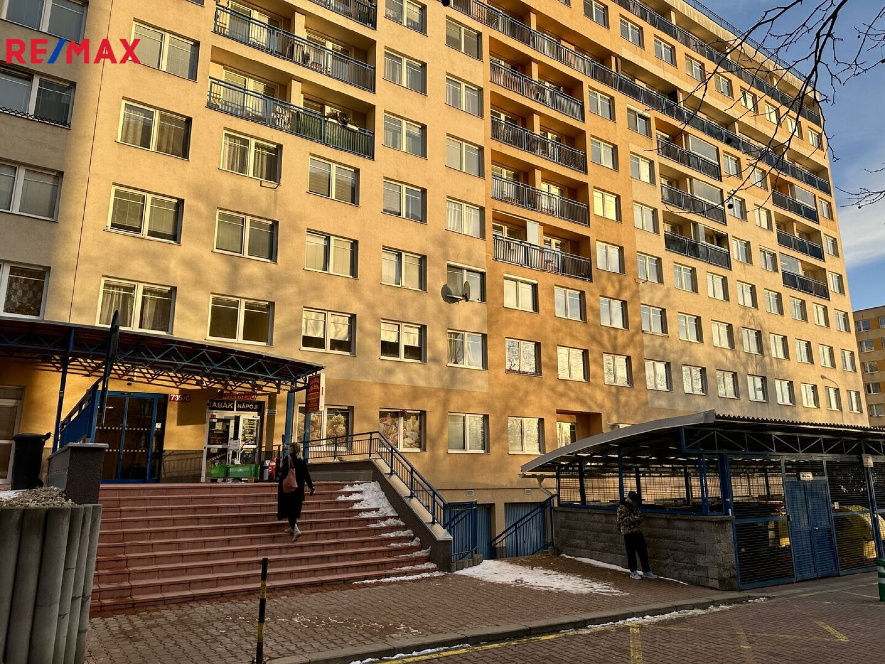 Prodej garáže 16 m2 v Troji, Praha 8