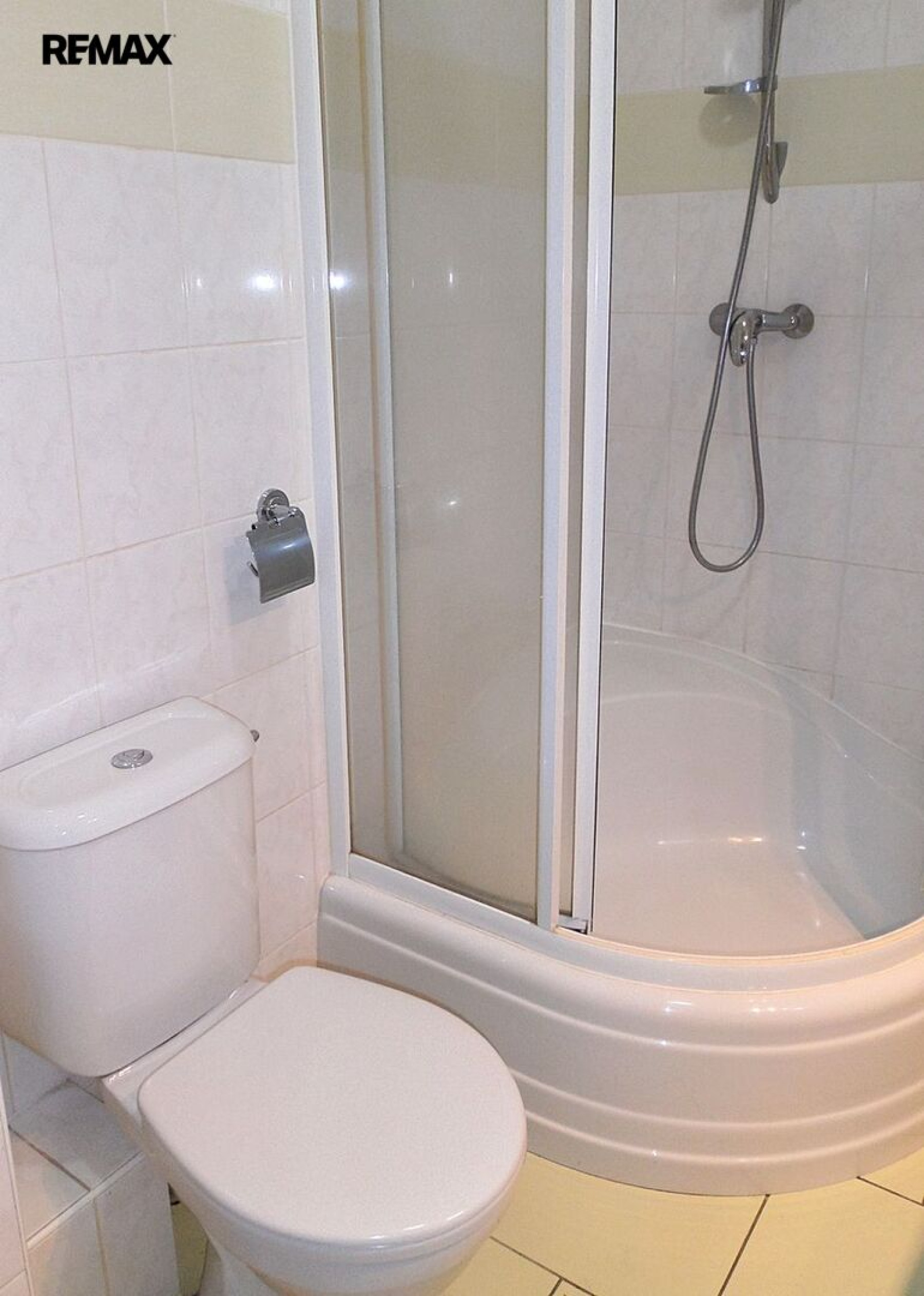 Světlý klidný byt 1+kk u metra Pražského povstání