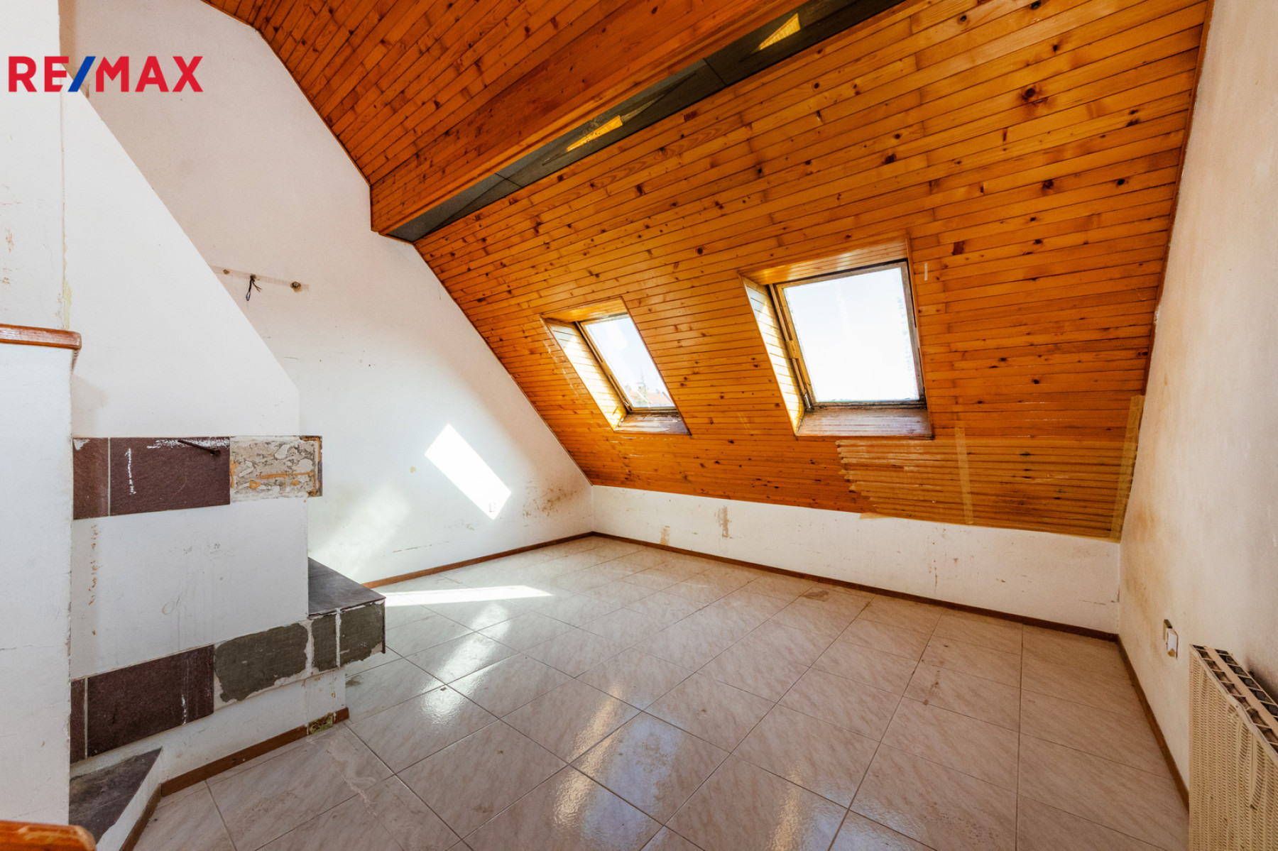 Rohový řadový RD 229 m² 2x lodžie garáž zahrada 311 m² původní stav Součkova Řepy