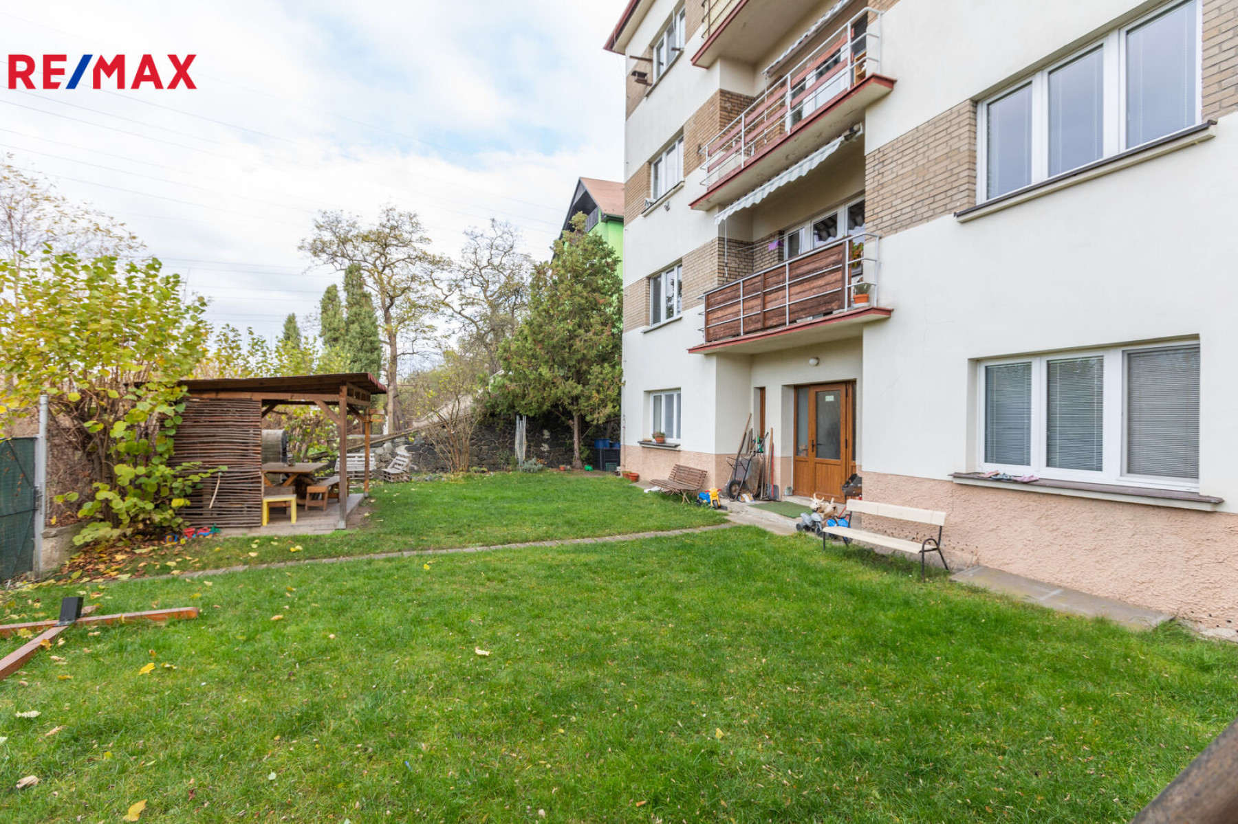 Prodej bytu 1kk, 26 m² + předzahrádka a sklep, Praha - Modřany