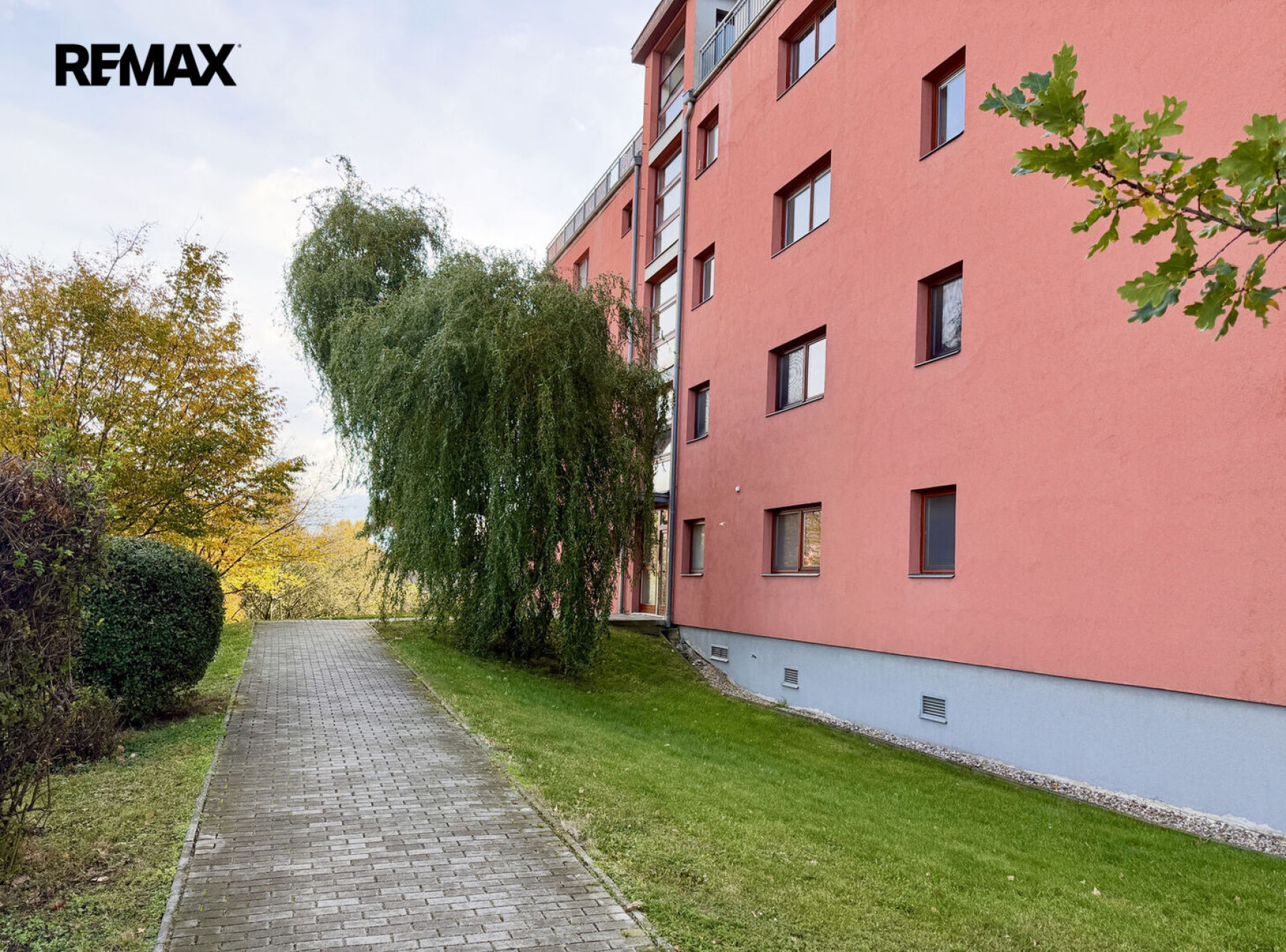 Prodej bytu 1+kk s balkonem v klidné části Štěrbohol, Praha 10