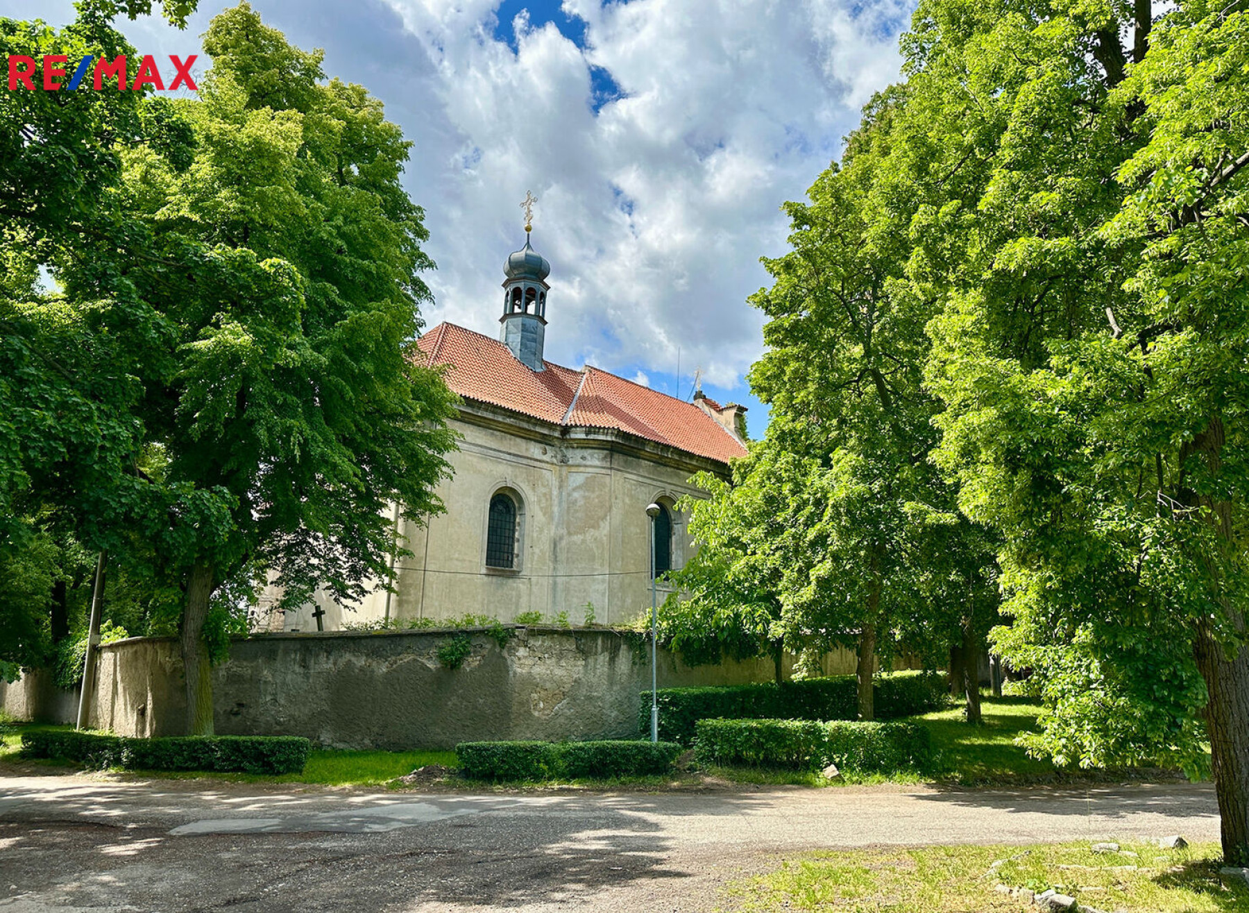 Prodej stavebního pozemku ve Svémyslicích, Praha - východ