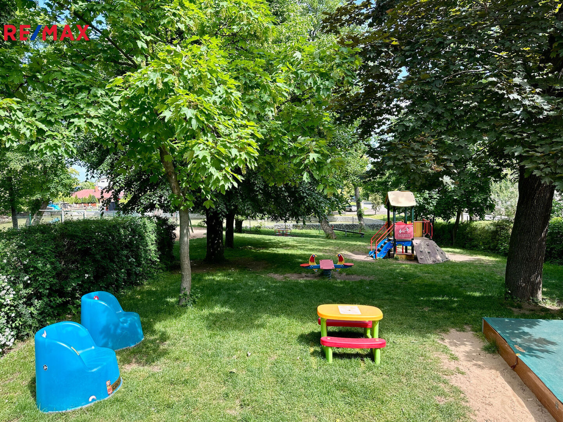 Prodej stavebního pozemku ve Svémyslicích, Praha - východ