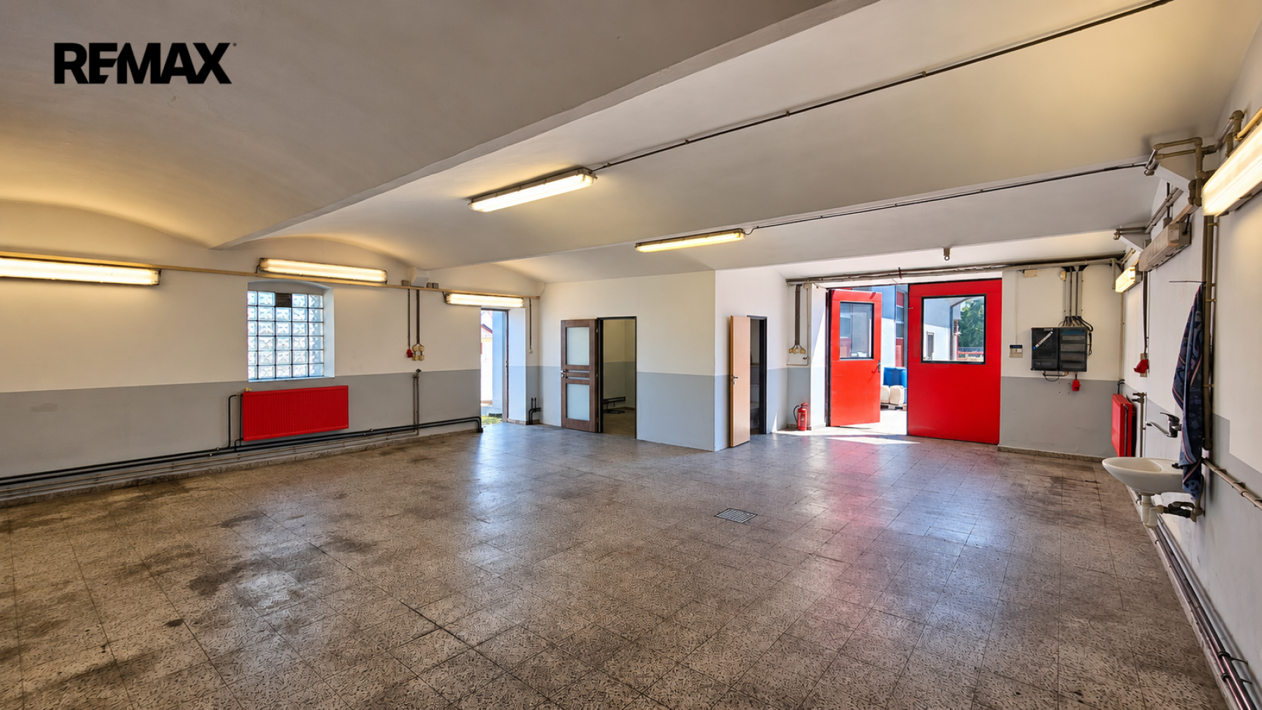 Pronájem komerčních prostor 170 m² + odstavné plochy 925 m², Roudnice nad Labem