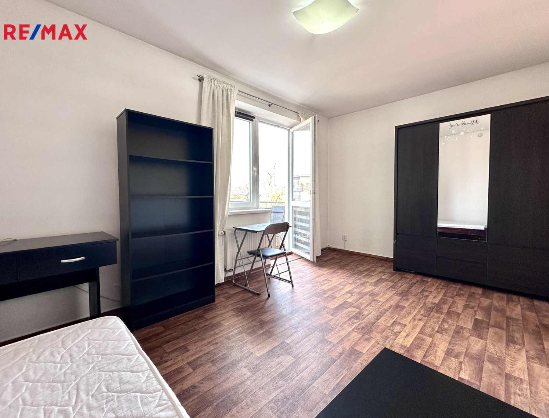 Prodej světlého bytu 3+kk s balkony a garážovým stáním, Praha 9 - Kbely