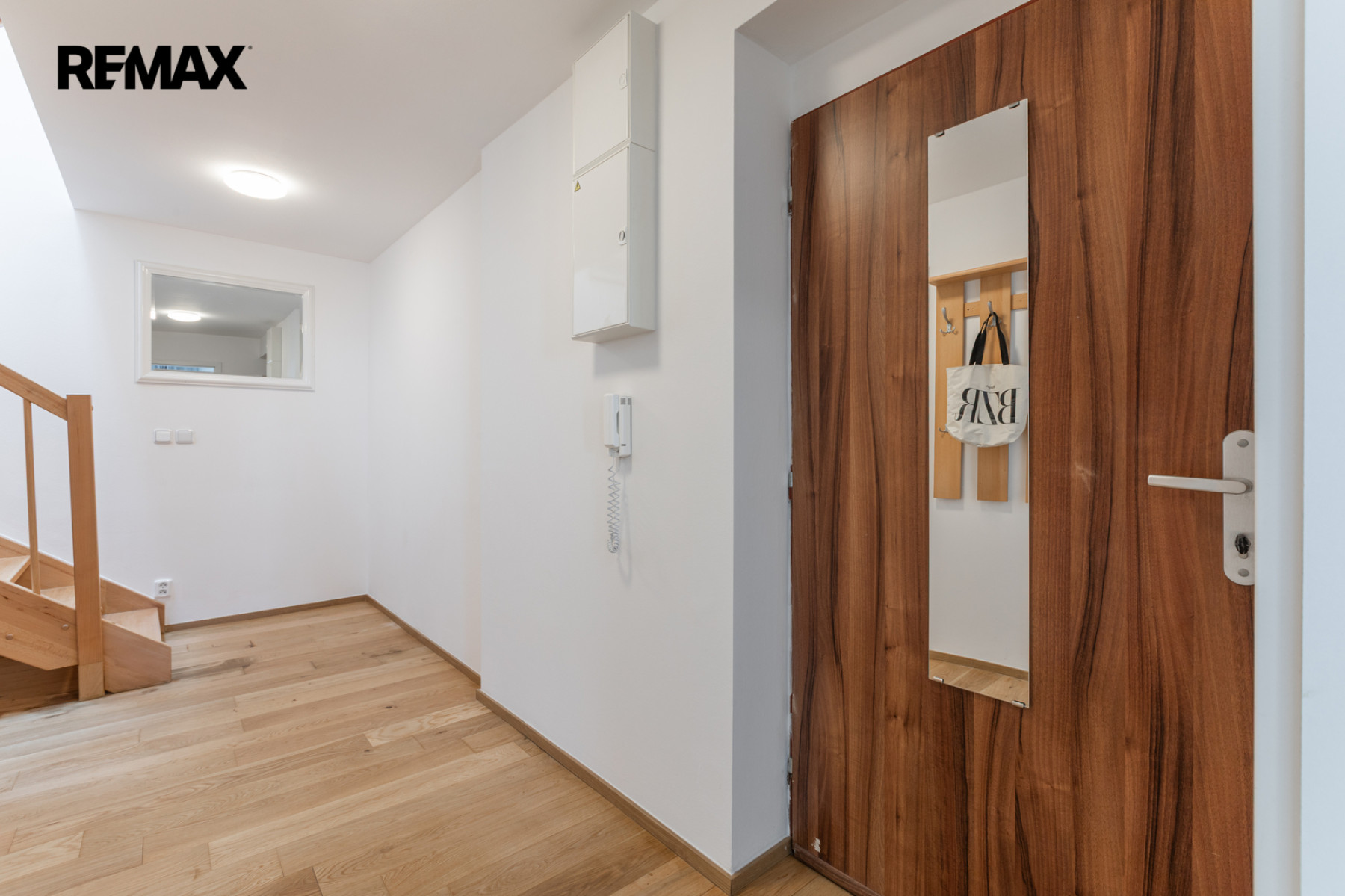 Pronájem mezonetu 2+kk se dvěma balkony a parkovacím stáním
