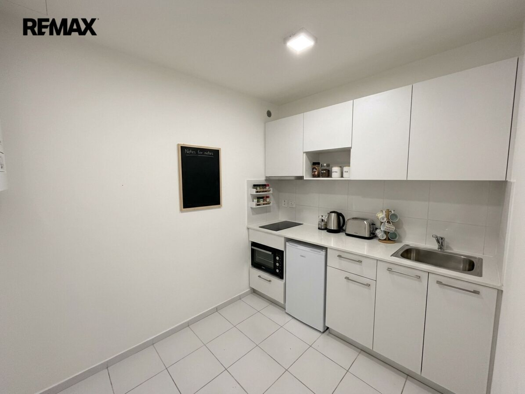 Pronájem komerčních prostor 158 m² – Praha 4, ulice Jemnická