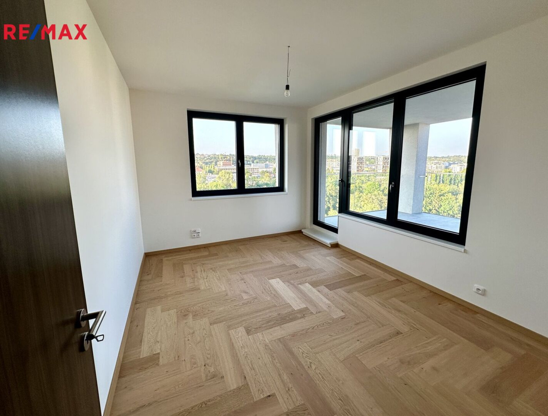 Zcela nový luxusní byt 4+kk, 3 terasy a sklep, Praha 9 - Vysočany