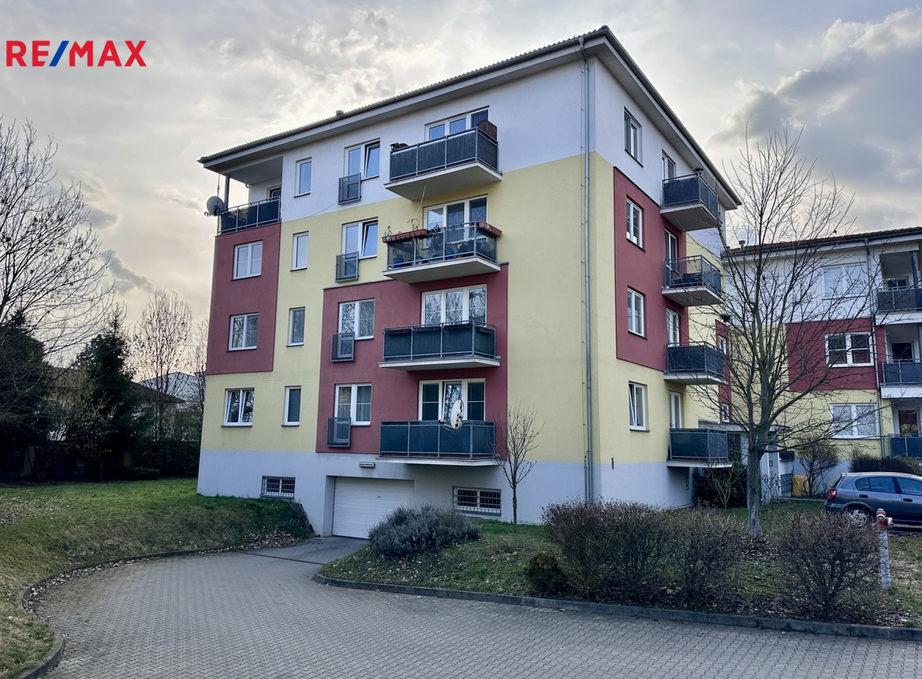 Prodej světlého bytu 3+kk s balkony a garážovým stáním, Praha 9 - Kbely
