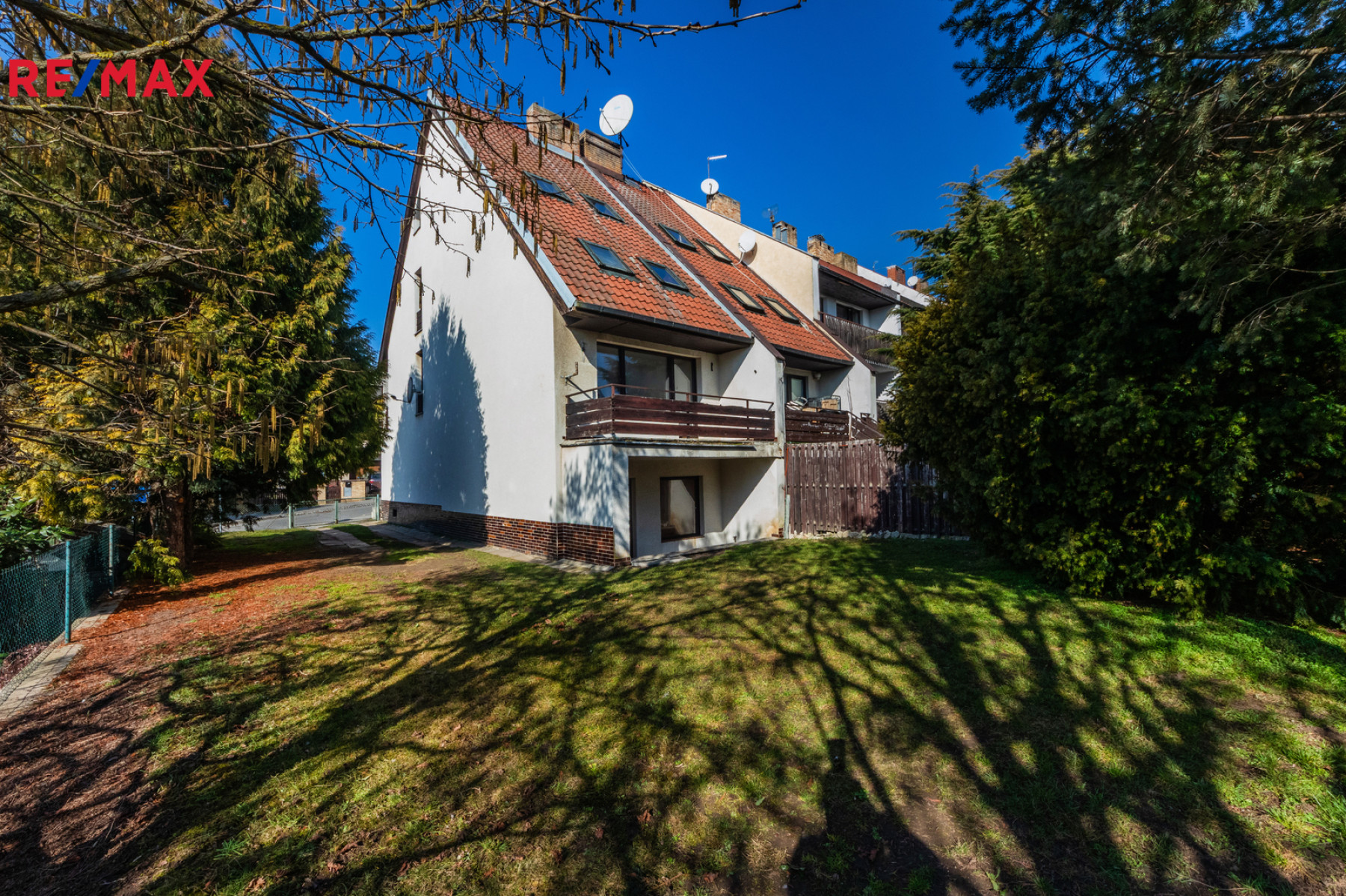 Rohový řadový RD 229 m² 2x lodžie garáž zahrada 311 m² původní stav Součkova Řepy