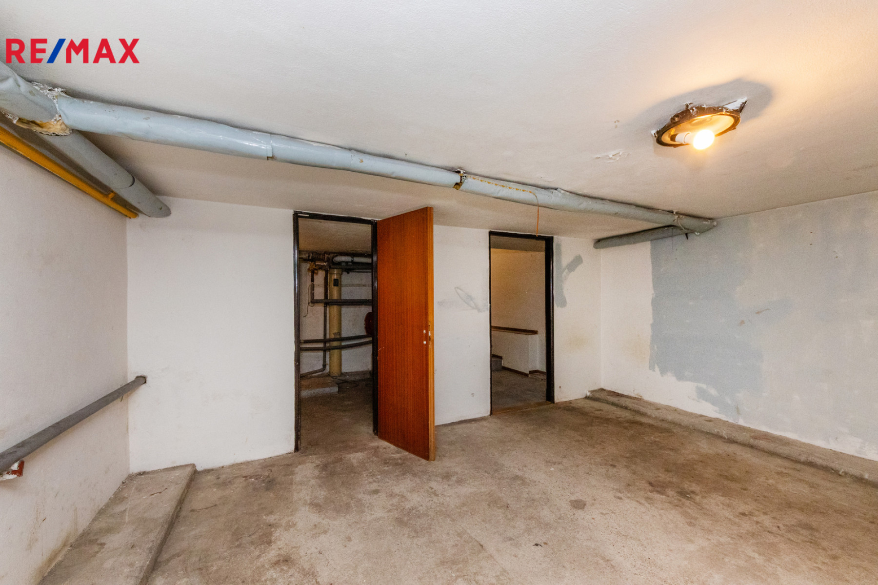Rohový řadový RD 229 m² 2x lodžie garáž zahrada 311 m² původní stav Součkova Řepy