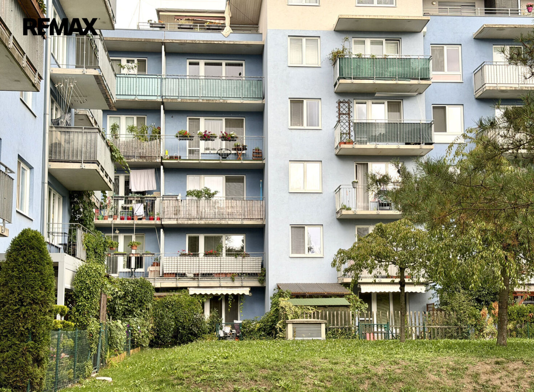 Prostorný byt 3+kk se dvěma balkony a garážovým stáním v Čakovicích, Praha 9