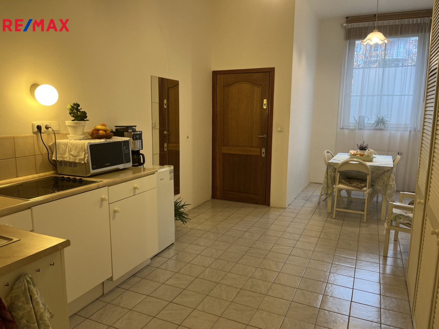 Prodej bytu 2+kk, 53 m2 se společnou předzahrádkou, Praha 10 - Strašnice