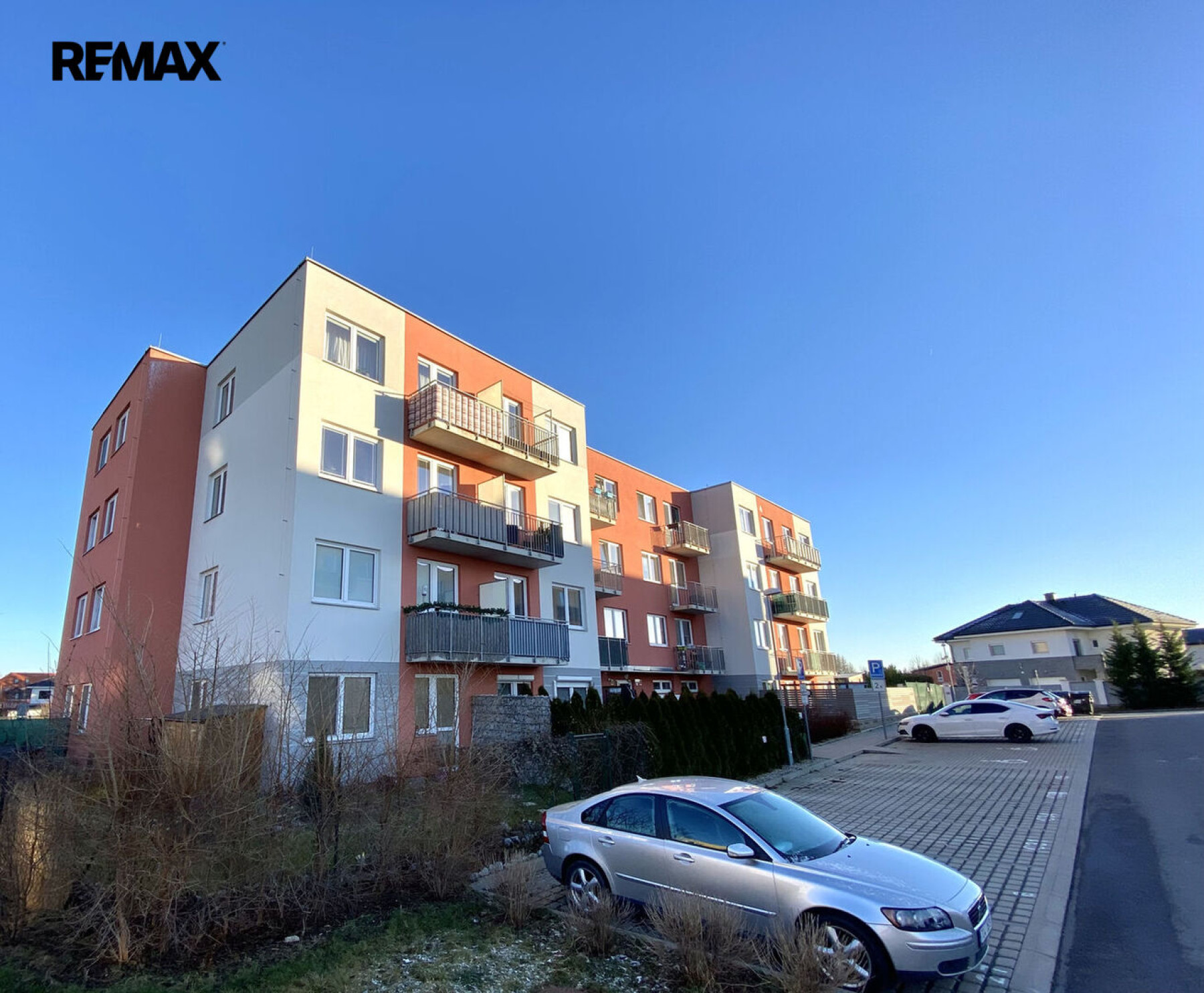 Pronájem pěkného bytu 2kk s balkonem, sklepem a parkovacím stáním v Jesenici