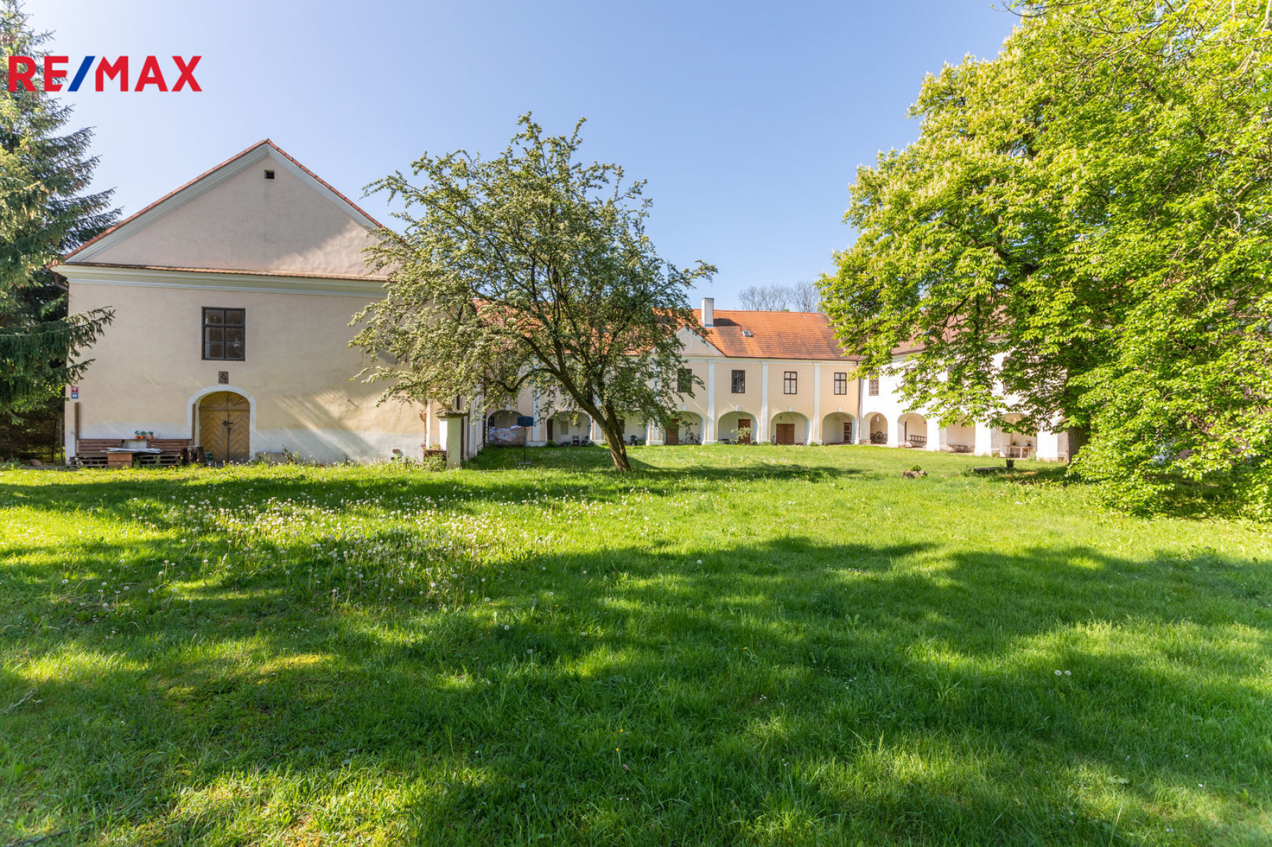 Prodej památky 2 200 m², pozemek 9296 m²