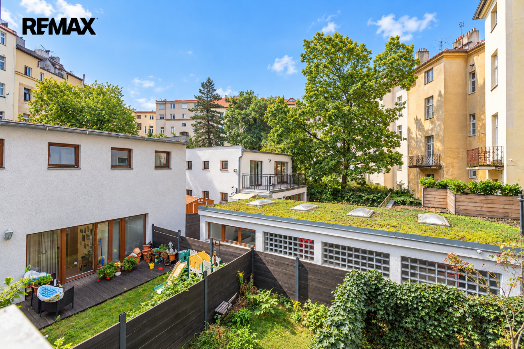 Unikátní mezonet 3+kk s terasou, zahrádkou a garážovým stáním, Praha 2 - Vinohrady