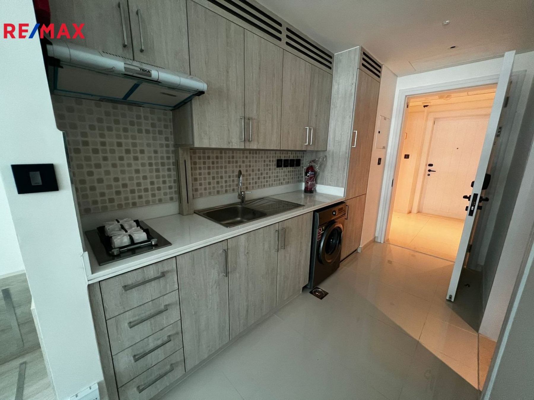 Zcela nové studio 1+kk na Palm West Beach , Dubaj