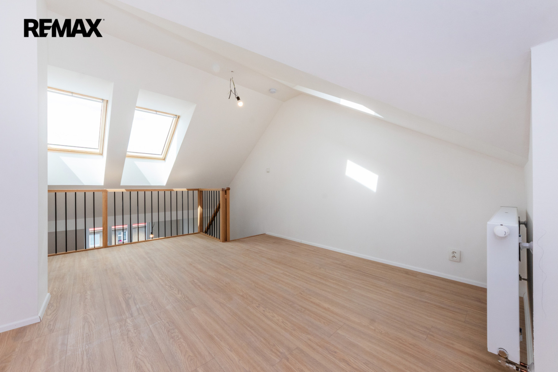 Mezonet 2+kk/sklep 45,9 m² OV cihla výtah západ výhled Jeseniova metro A Želivského 5 min