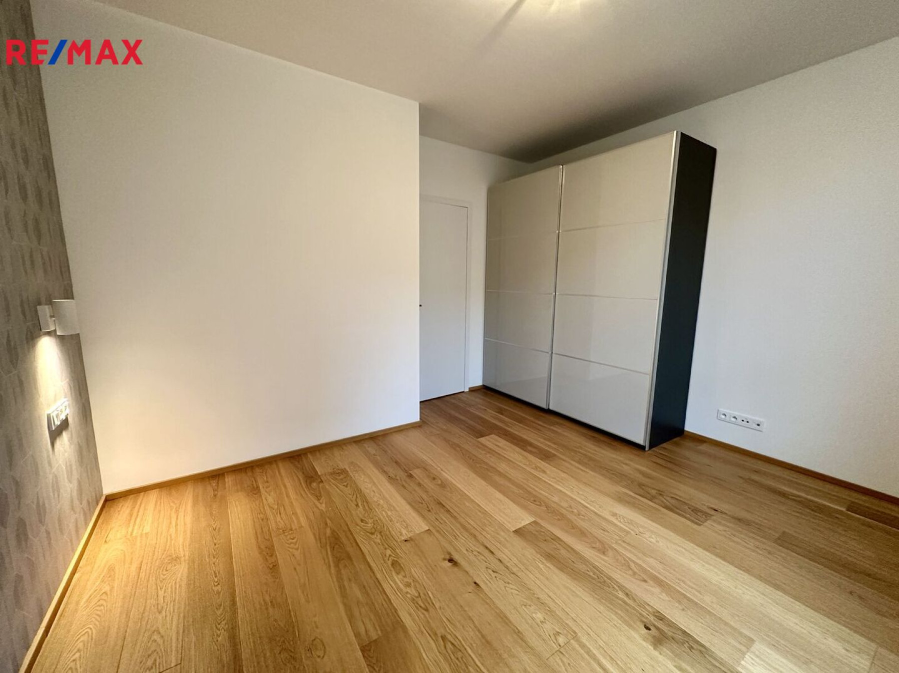Pronájem nového bytu 2+kk s lodžií, sklepem a garážovým stáním v rezidenci Waltrovka