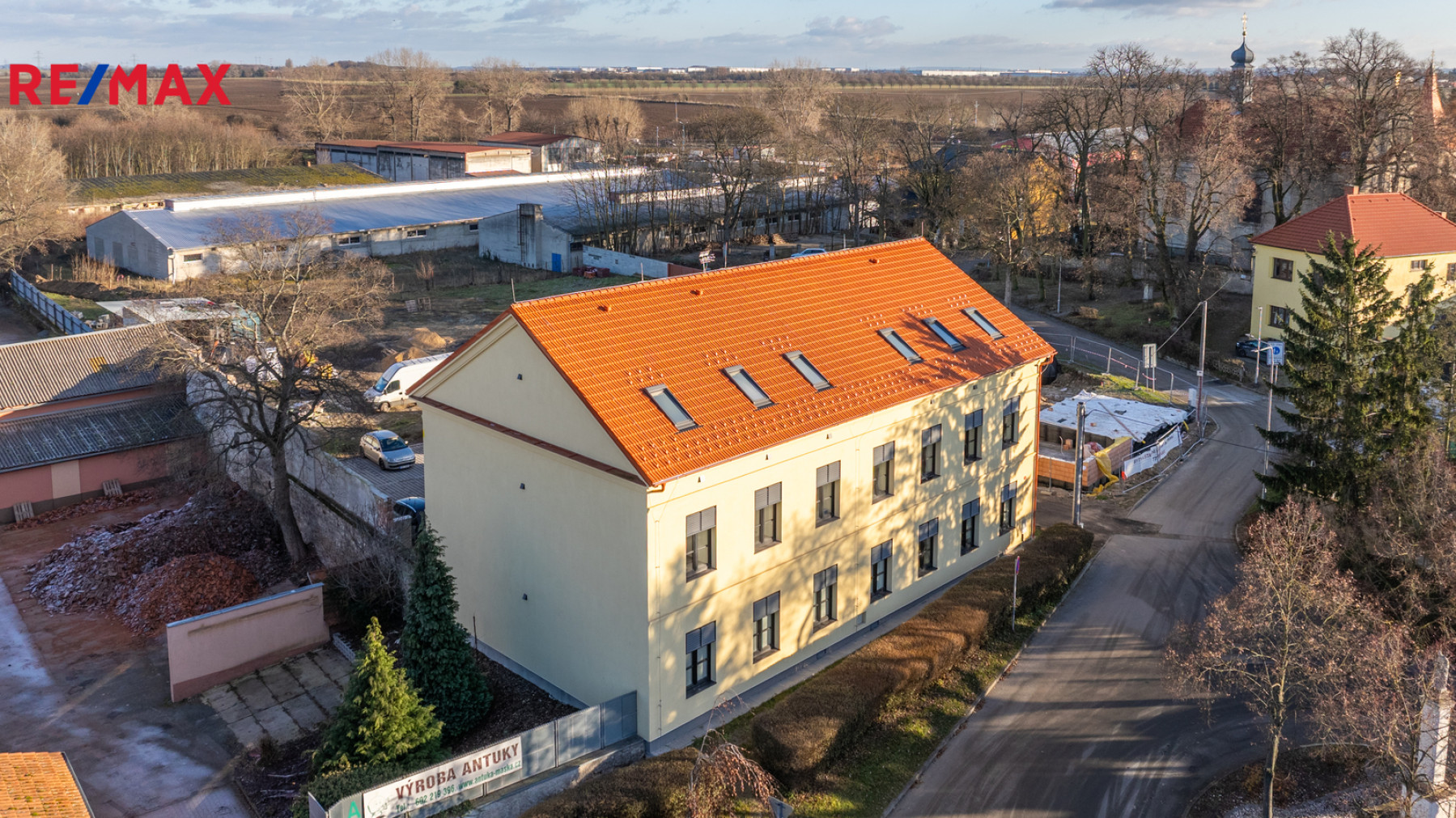 Prodej stavebního pozemku ve Svémyslicích, Praha - východ