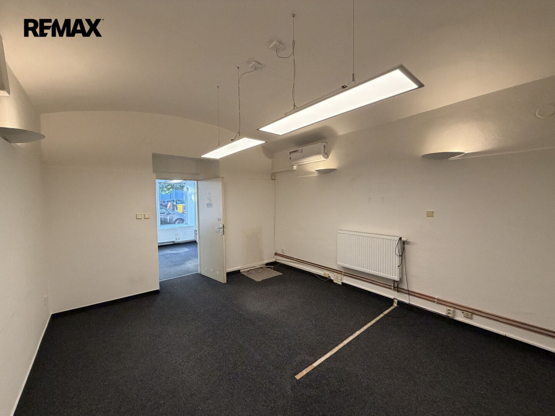Pronájem komerčních prostor 158 m² – Praha 4, ulice Jemnická