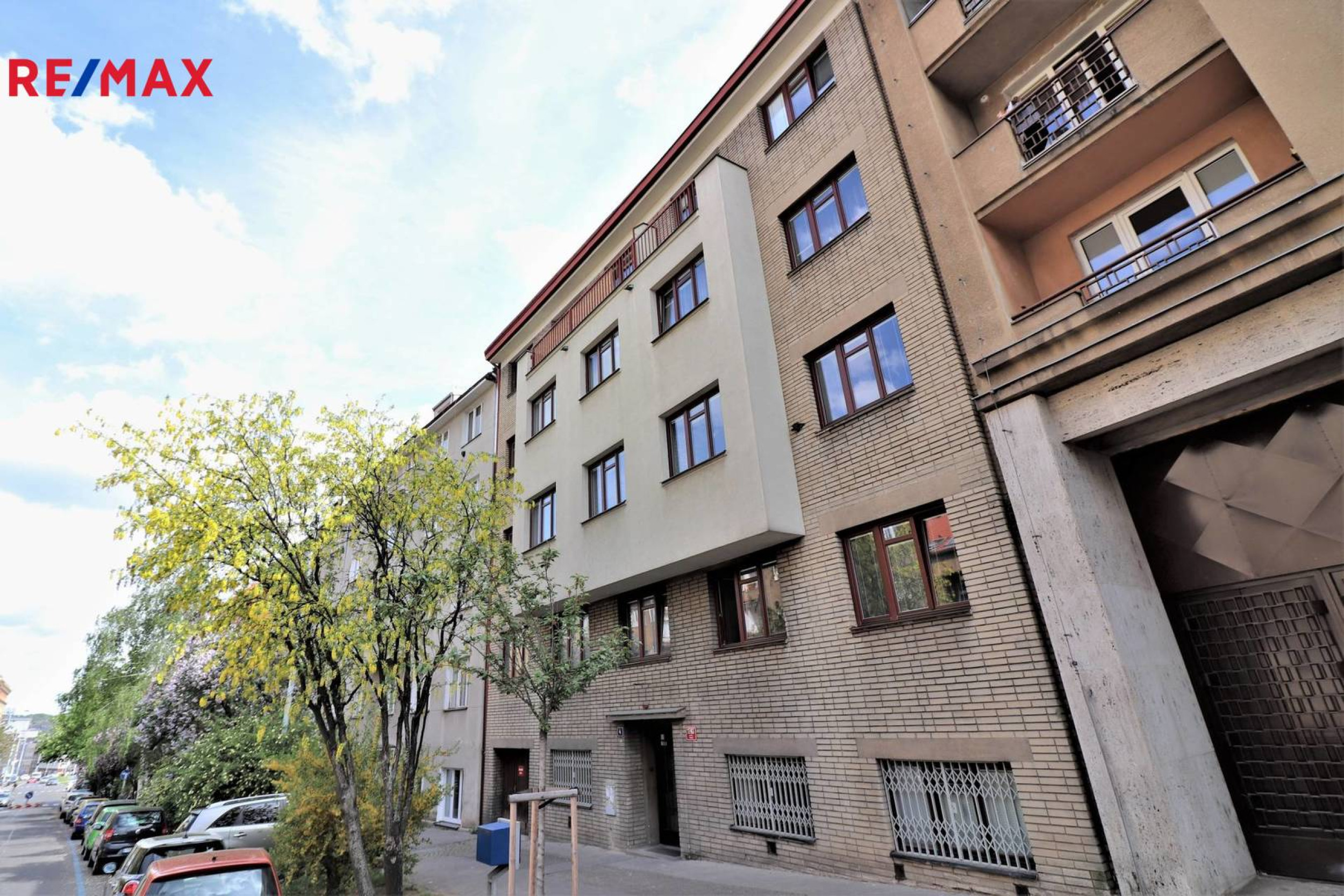 Pronájem bytu 2+kk, se sklepem u metra Dejvická, Praha 6