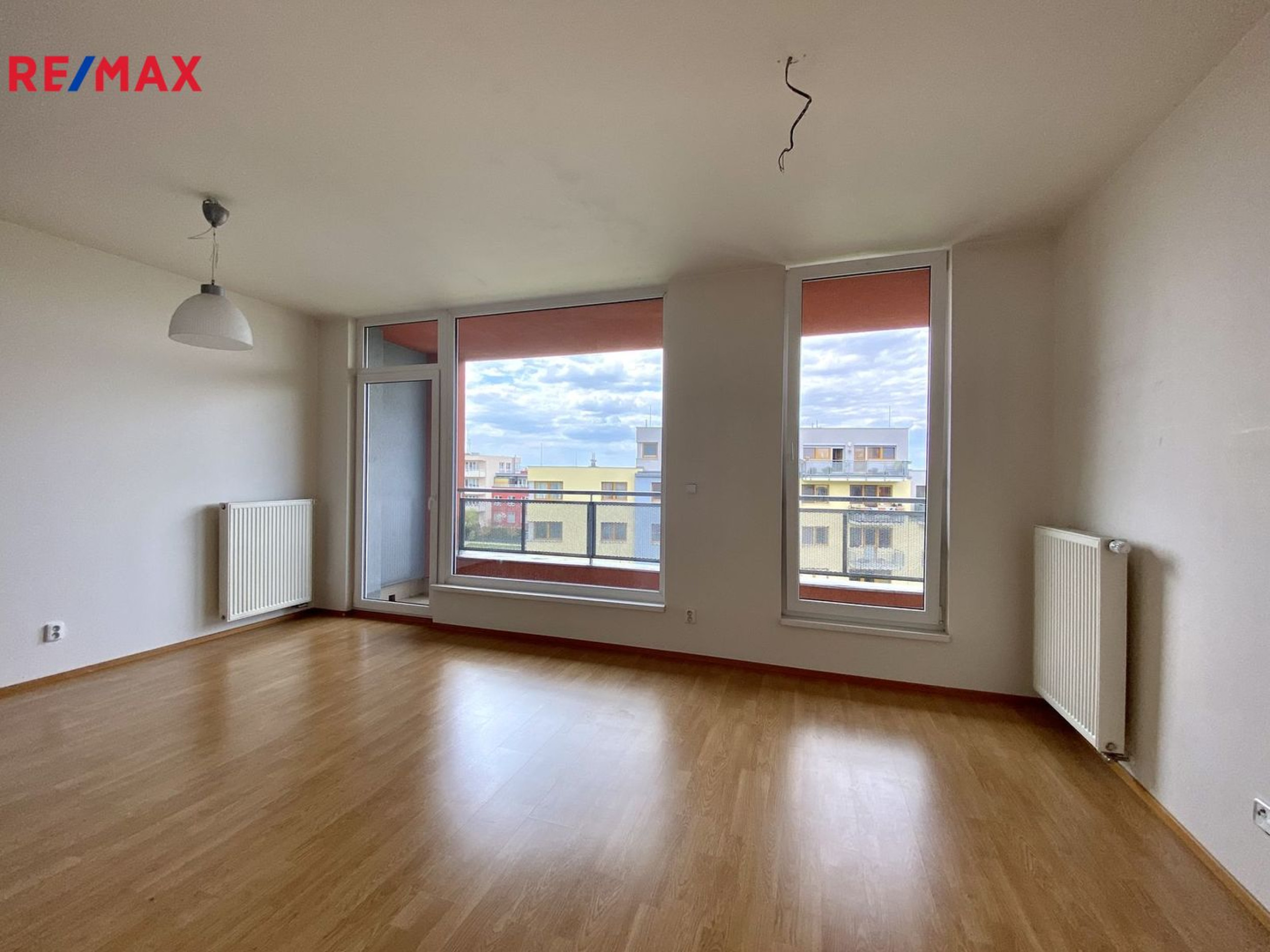 Pronájem bytu 2+kk s lodžií, sklepem a garážovým stáním, Praha 5 - Stodůlky