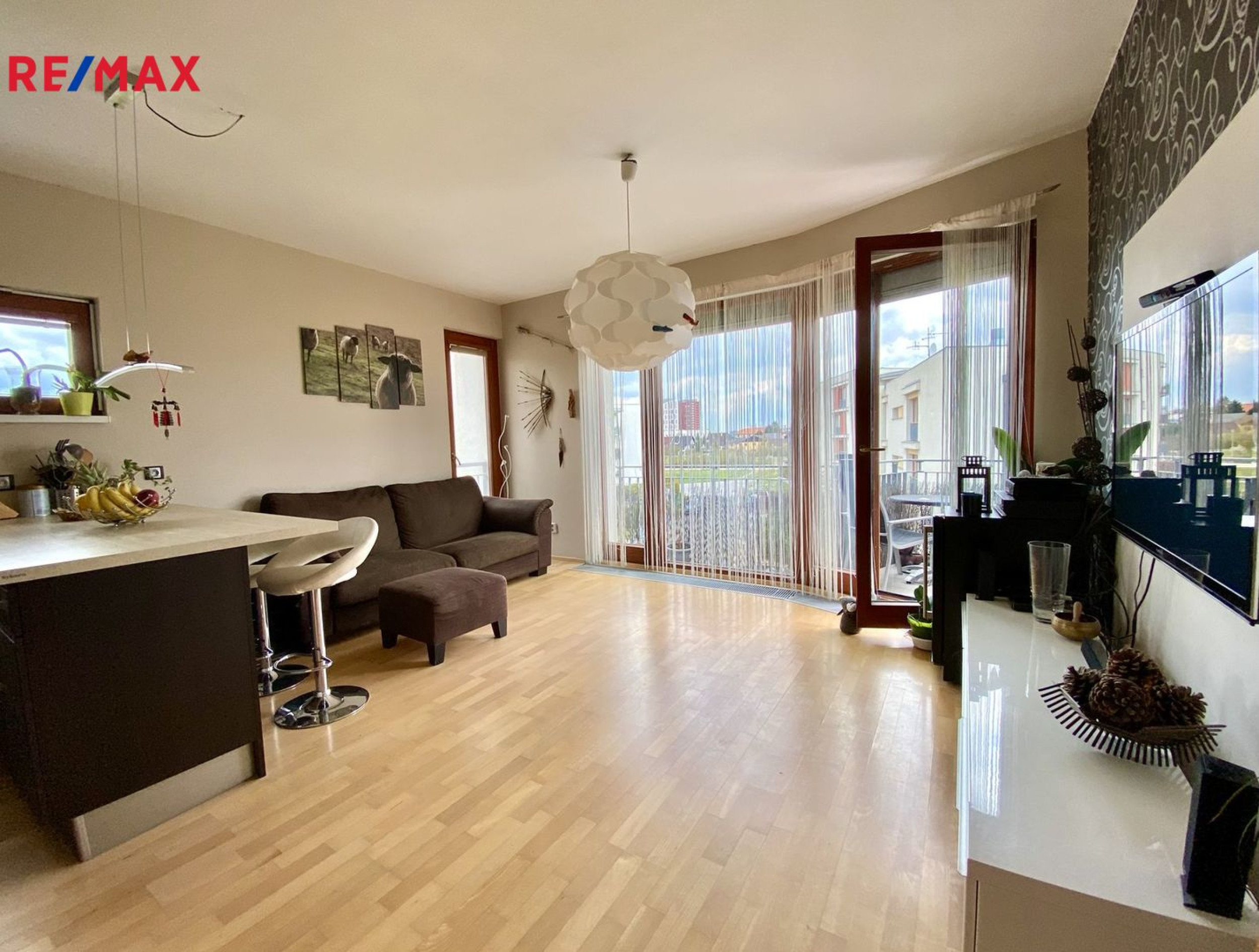 Pronájem bytu 2+kk s prostorným balkonem, sklepem a garážovým stáním, Praha 5 - Stodůlky