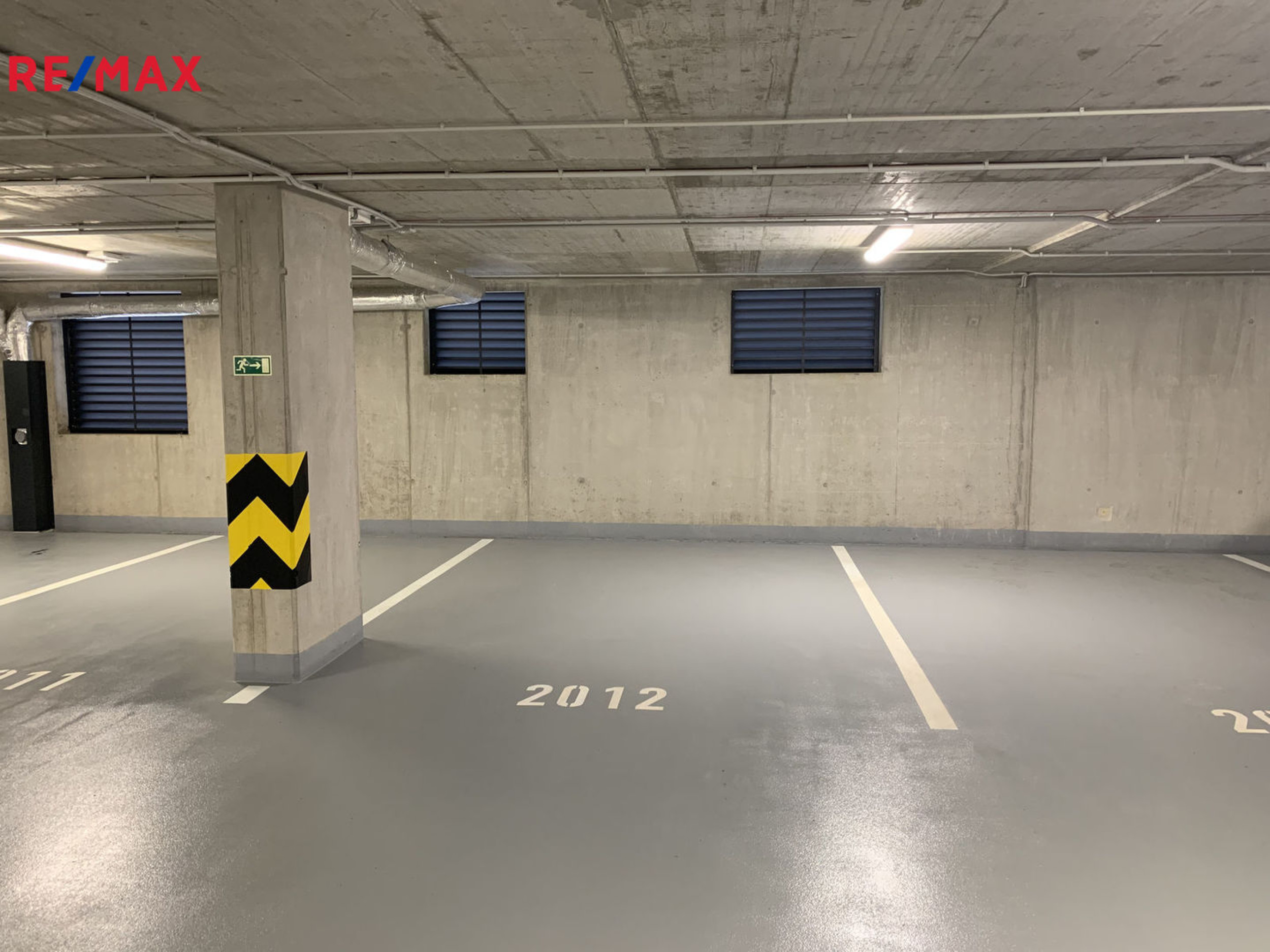 Pronájem garážového stání 16,5 m2.