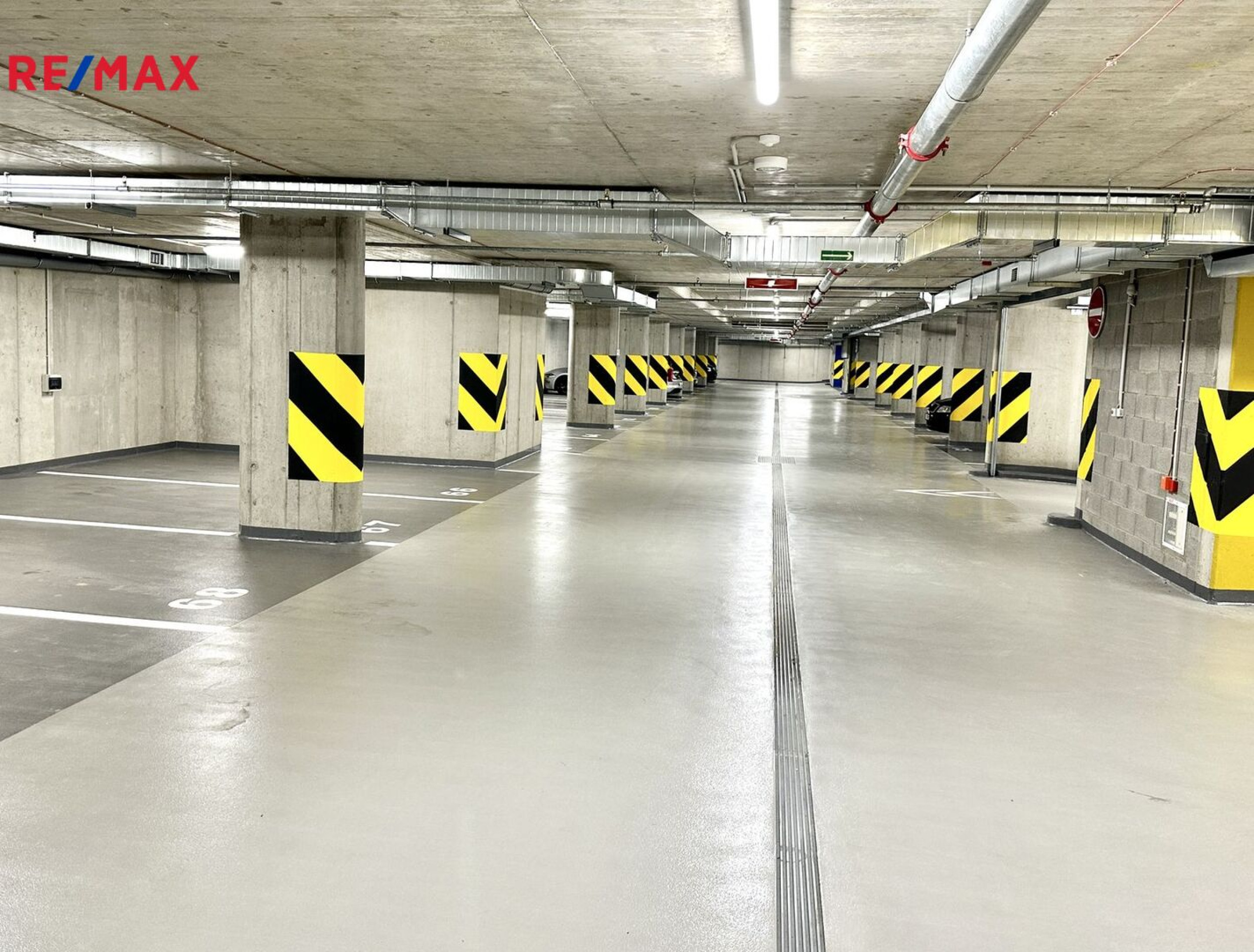 Pronájem garážového stáním v rezidenci Rohan City