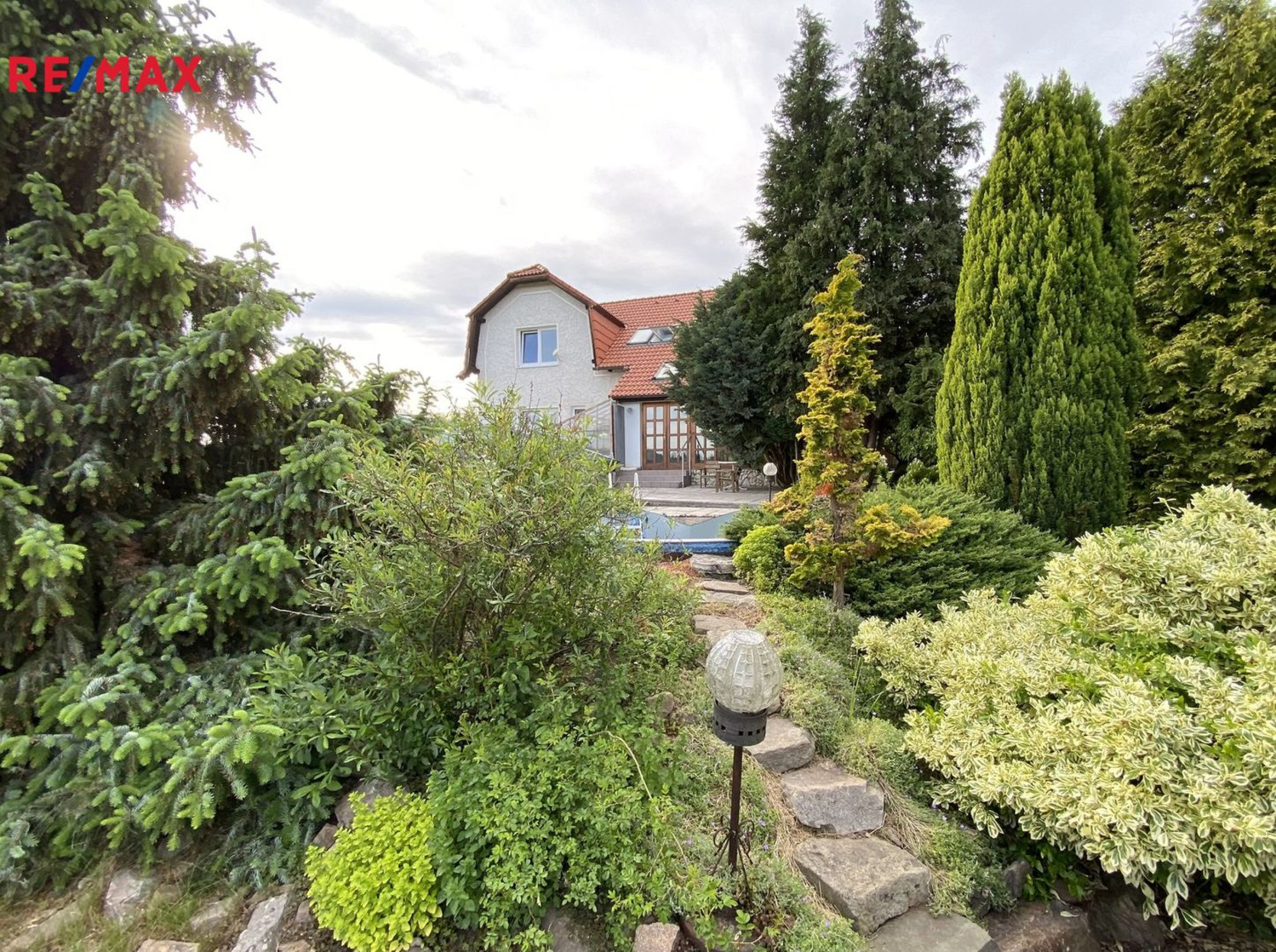 Dvougenerační dům 7+2 s prostornou zahradou, obec Sádek, okr. Příbram