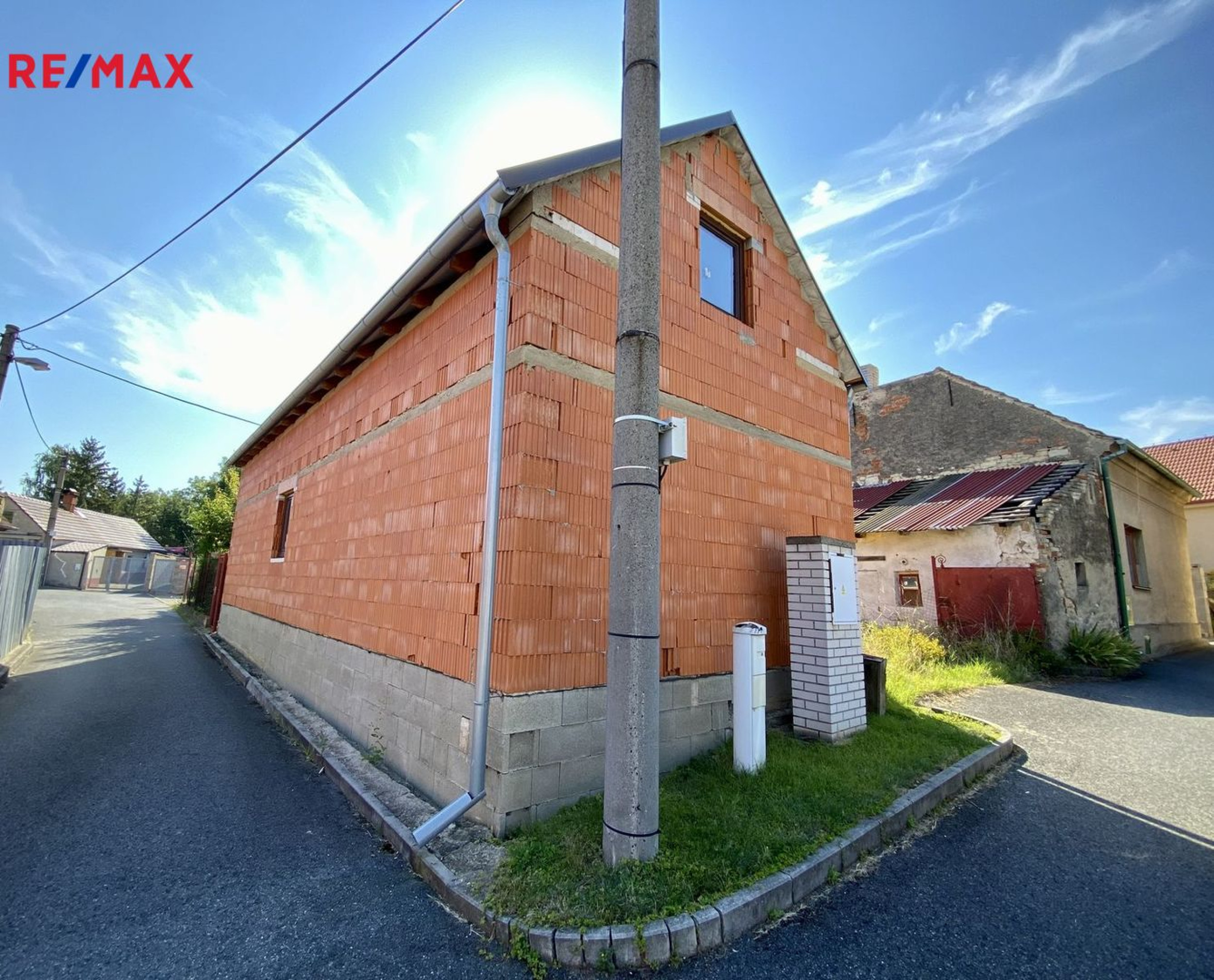 Prodej rozestavěné novostavby s budoucí užitnou plochou 140 m2 v Jenči