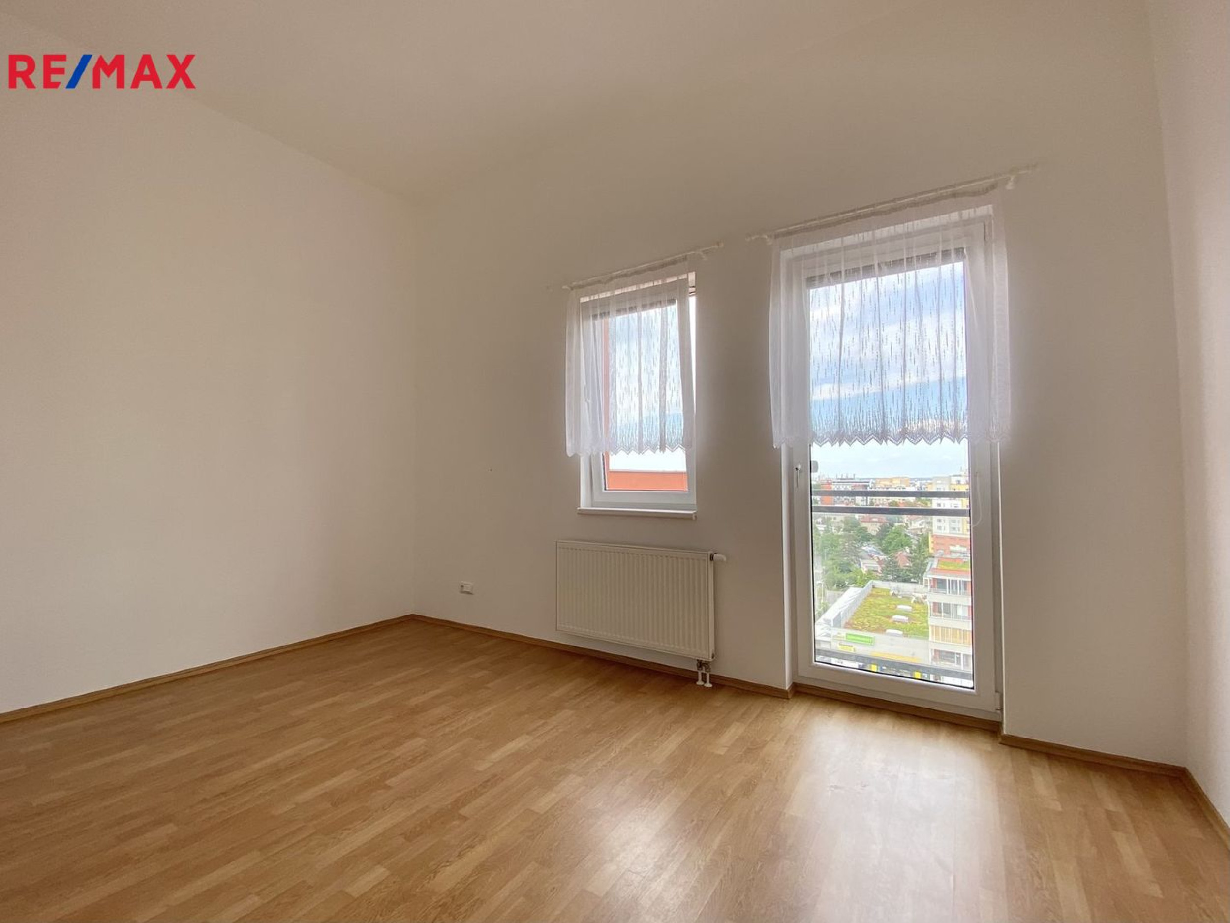 Pronájem bytu 3+kks balkonem a garáží, Praha - Kamýk