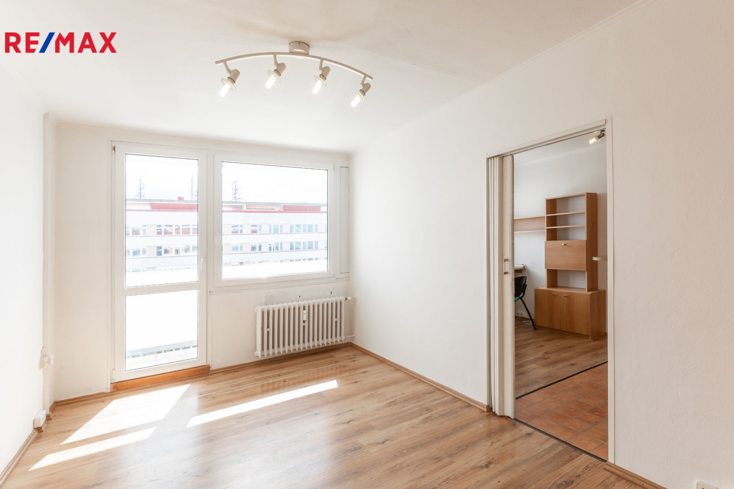 Slunný byt 2+kk 32m2, lodžie 6,7m2