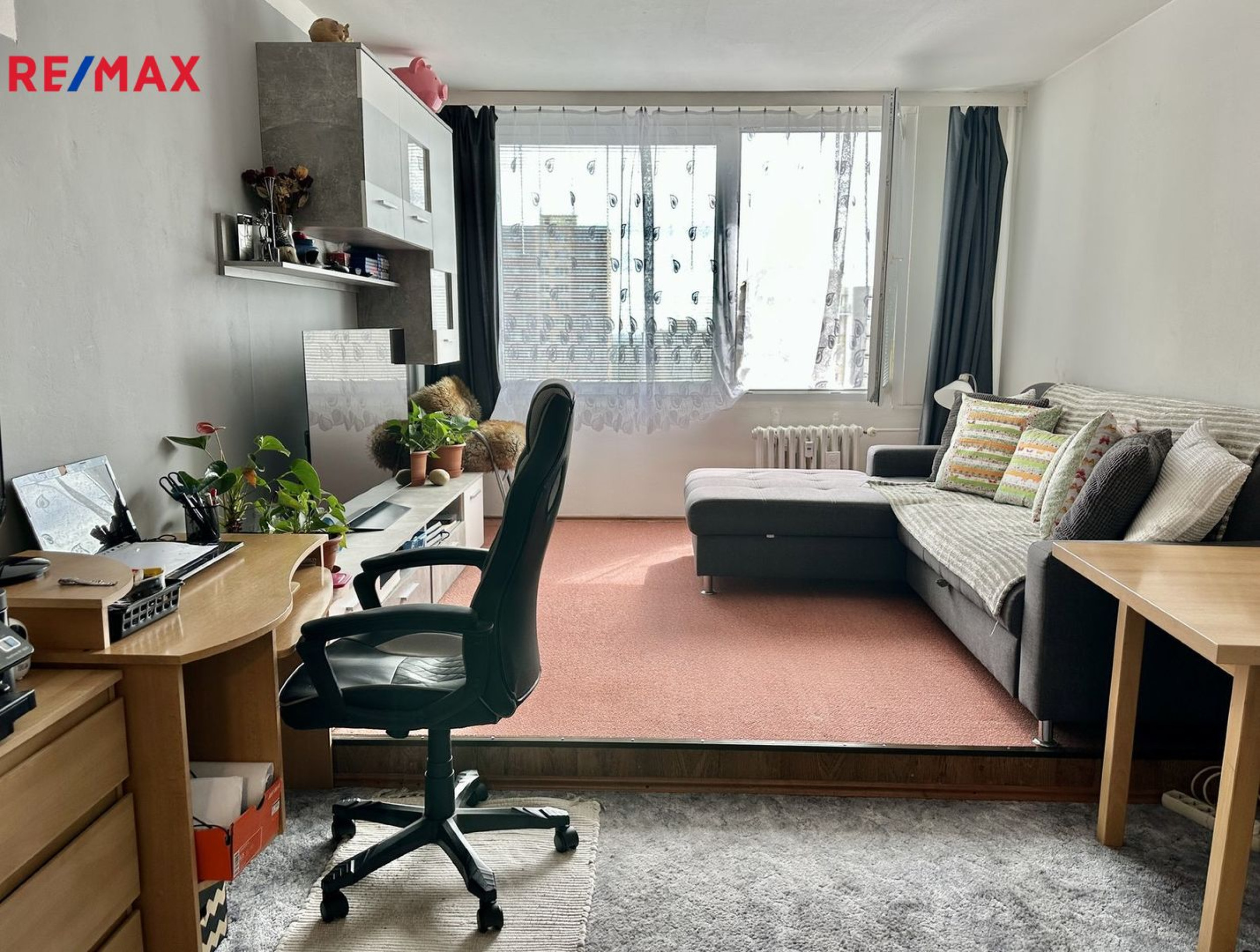 Prodej světlého bytu 3+kk s lodžií a sklepem, Praha  - Řepy
