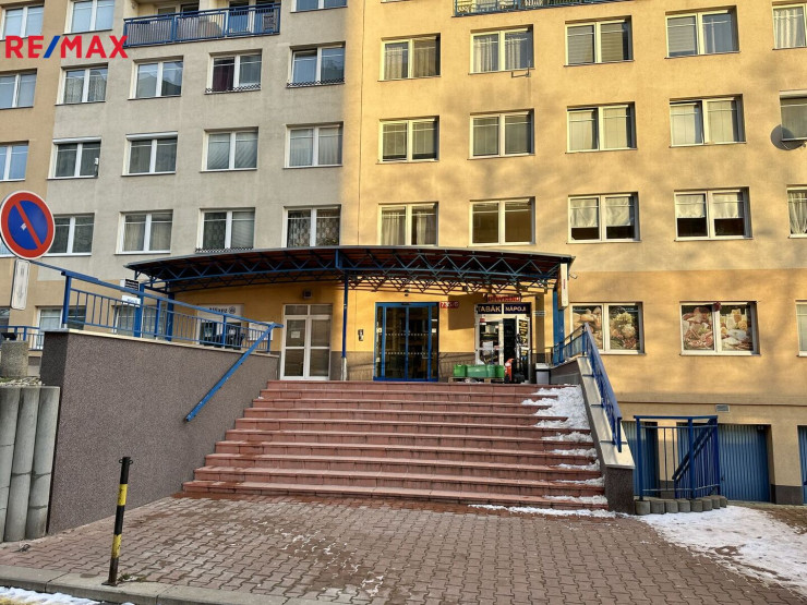 Prodej garáže 16 m2 v Troji, Praha 8