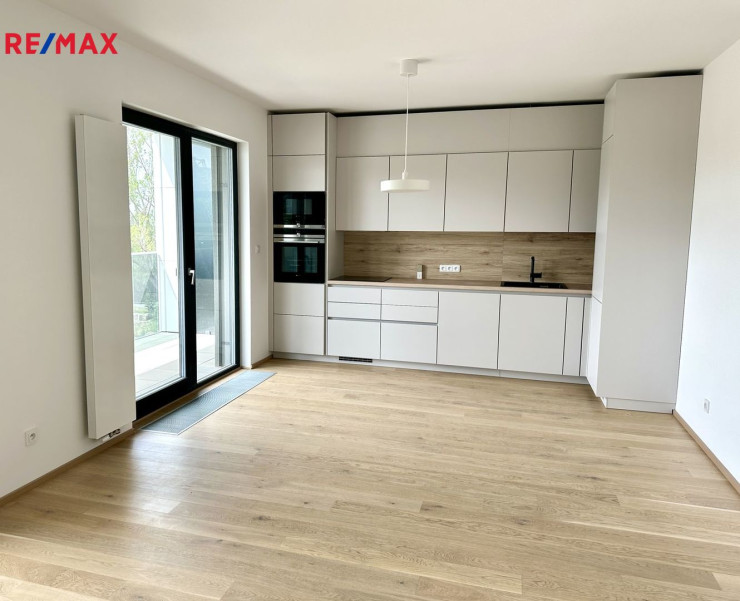 Pronájem bytu 2+kk, 82 m2, Praha